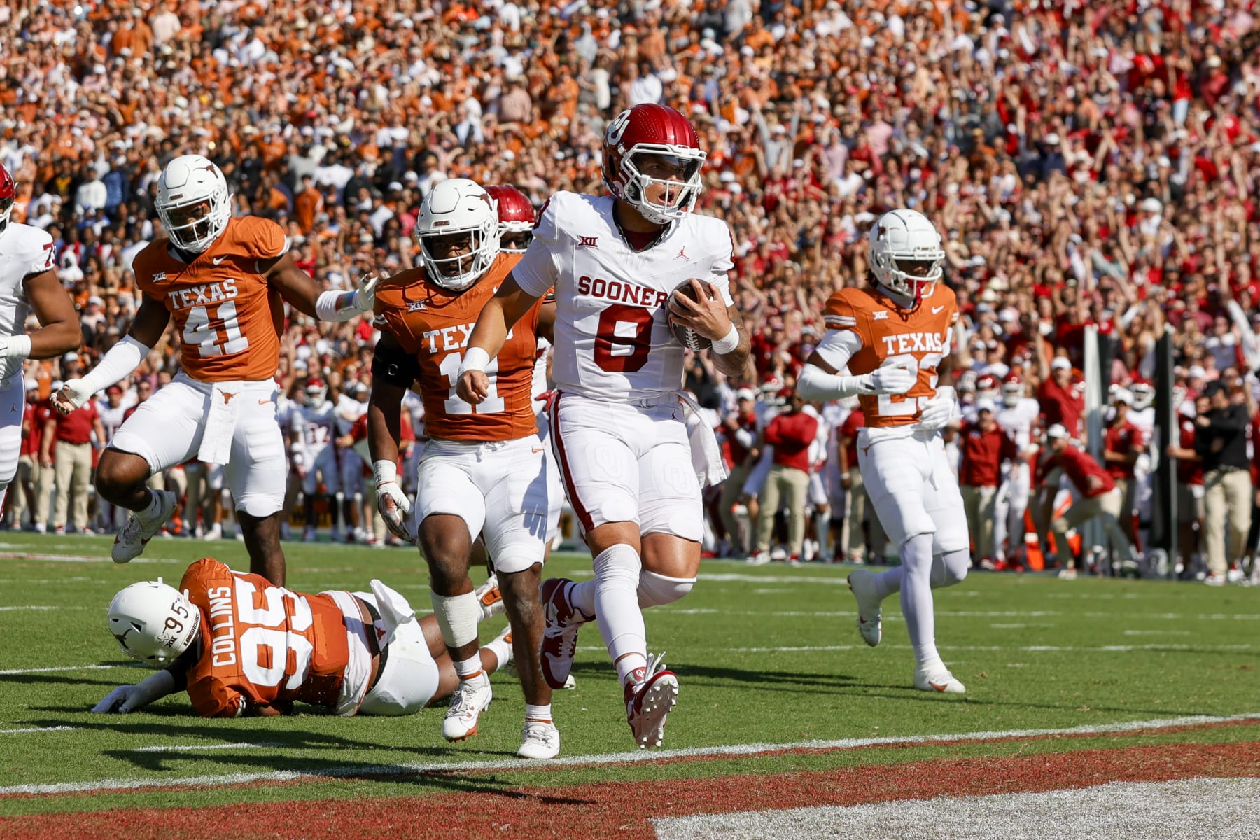 DALLAS, TX - OCTOBER 07: Oklahoma Sooners quarterback Dillon Gabriel (8) scores a touchdown during the game between the Texas Longhorns and the Oklahoma Sooners on October 7, 2023 at the Cotton Bowl in Dallas, Texas. (Photo by Matthew Pearce/Icon Sportswire via Getty Images)
