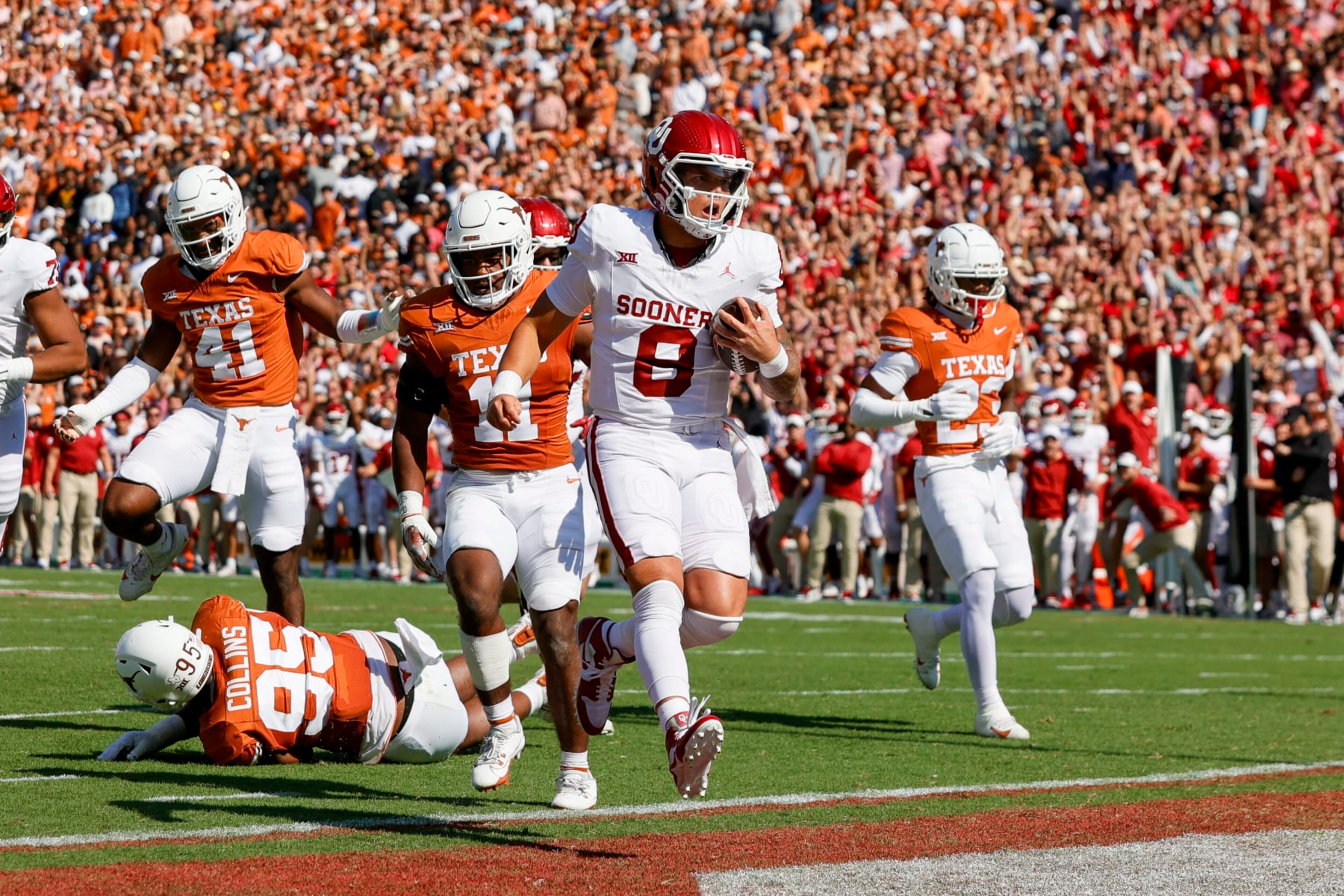 DALLAS, TX - OCTOBER 07: Oklahoma Sooners quarterback Dillon Gabriel (8) scores a touchdown during the game between the Texas Longhorns and the Oklahoma Sooners on October 7, 2023 at the Cotton Bowl in Dallas, Texas. (Photo by Matthew Pearce/Icon Sportswire via Getty Images) DALLAS, TX - OCTOBER 07: Oklahoma Sooners quarterback Dillon Gabriel (8) scores a touchdown during the game between the Texas Longhorns and the Oklahoma Sooners on October 7, 2023 at the Cotton Bowl in Dallas, Texas. (Photo by Matthew Pearce/Icon Sportswire via Getty Images)