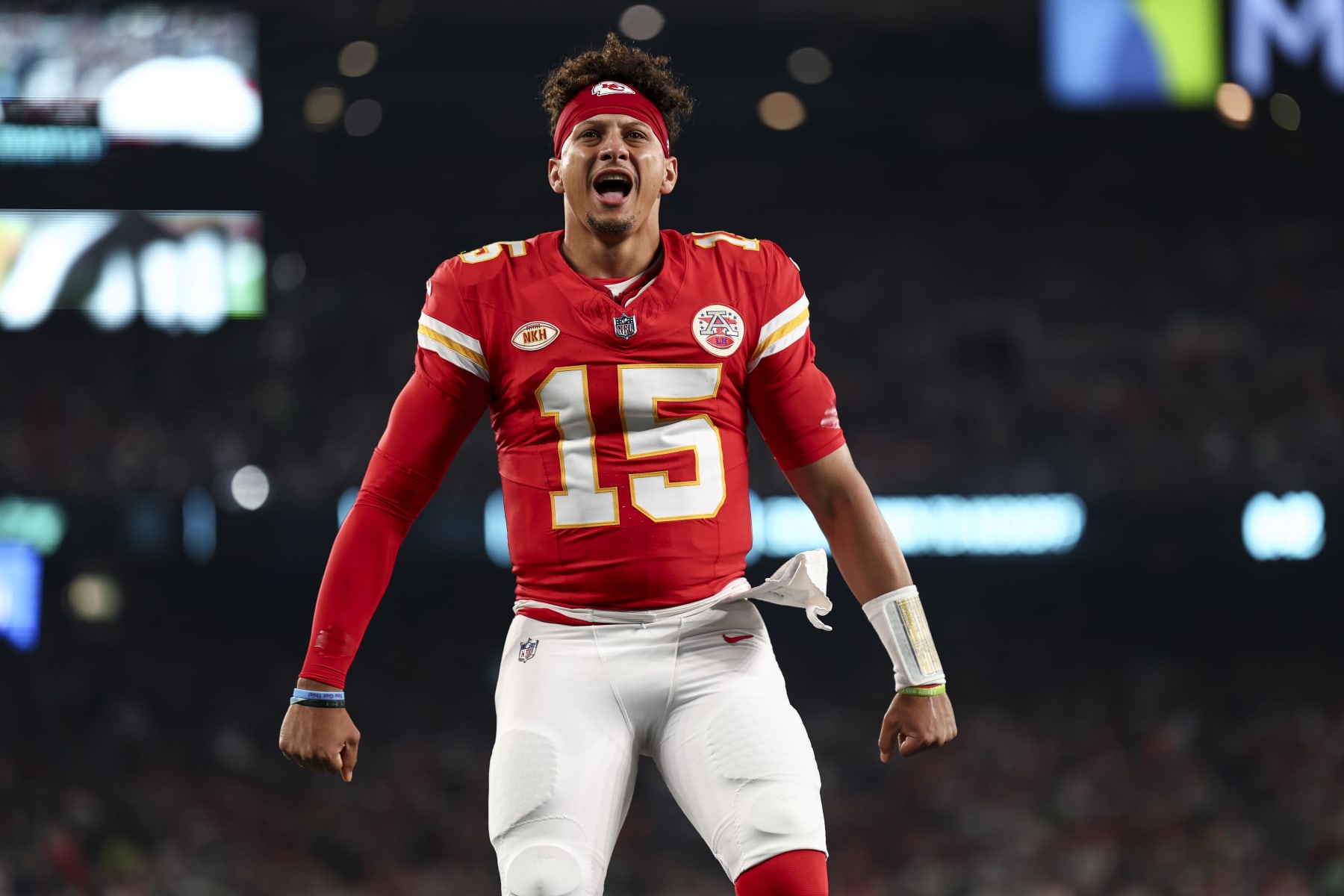 Patrick Mahomes, Colin Kaepernick Star in Trailer for 'Wild Card Football'  Video Game