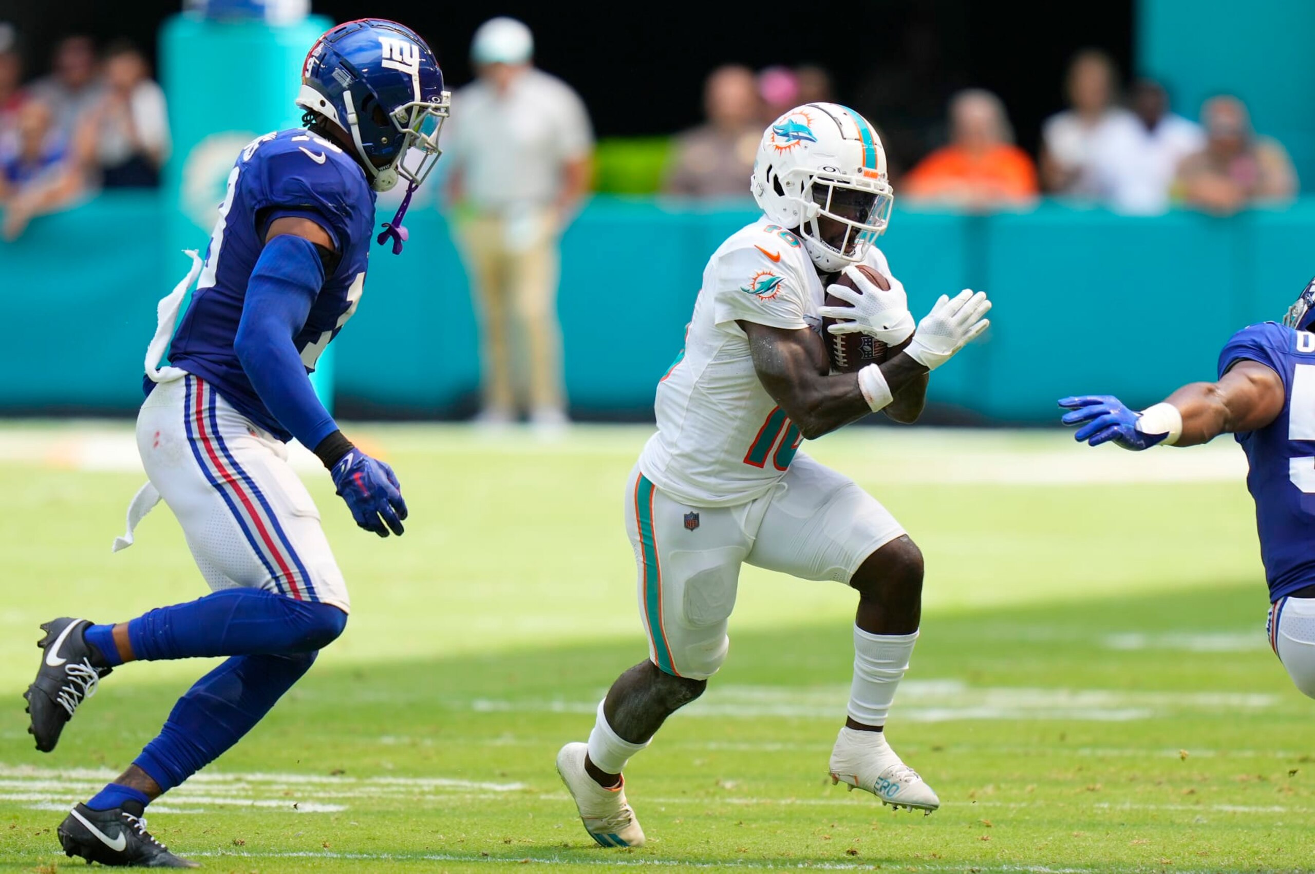 MIAMI GARDENS, FLORIDA - OCTOBER 08: Tyreek Hill #10 of the Miami Dolphins runs the ball against the New York Giants during the second quarter at Hard Rock Stadium on October 08, 2023 in Miami Gardens, Florida. (Photo by Rich Storry/Getty Images) MIAMI GARDENS, FLORIDA - OCTOBER 08: Tyreek Hill #10 of the Miami Dolphins runs the ball against the New York Giants during the second quarter at Hard Rock Stadium on October 08, 2023 in Miami Gardens, Florida. (Photo by Rich Storry/Getty Images)