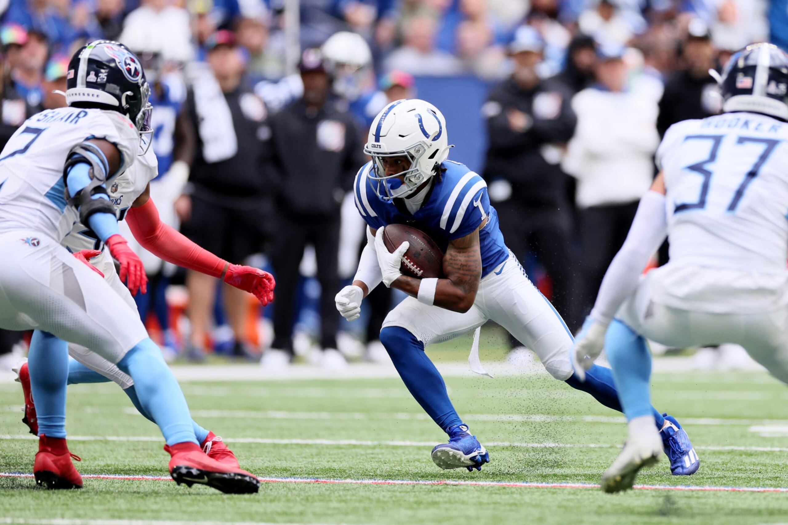 INDIANAPOLIS, INDIANA - OCTOBER 08: Josh Downs #1 of the Indianapolis Colts runs the ball against the Tennessee Titans during the second half at Lucas Oil Stadium on October 08, 2023 in Indianapolis, Indiana. (Photo by Andy Lyons/Getty Images)