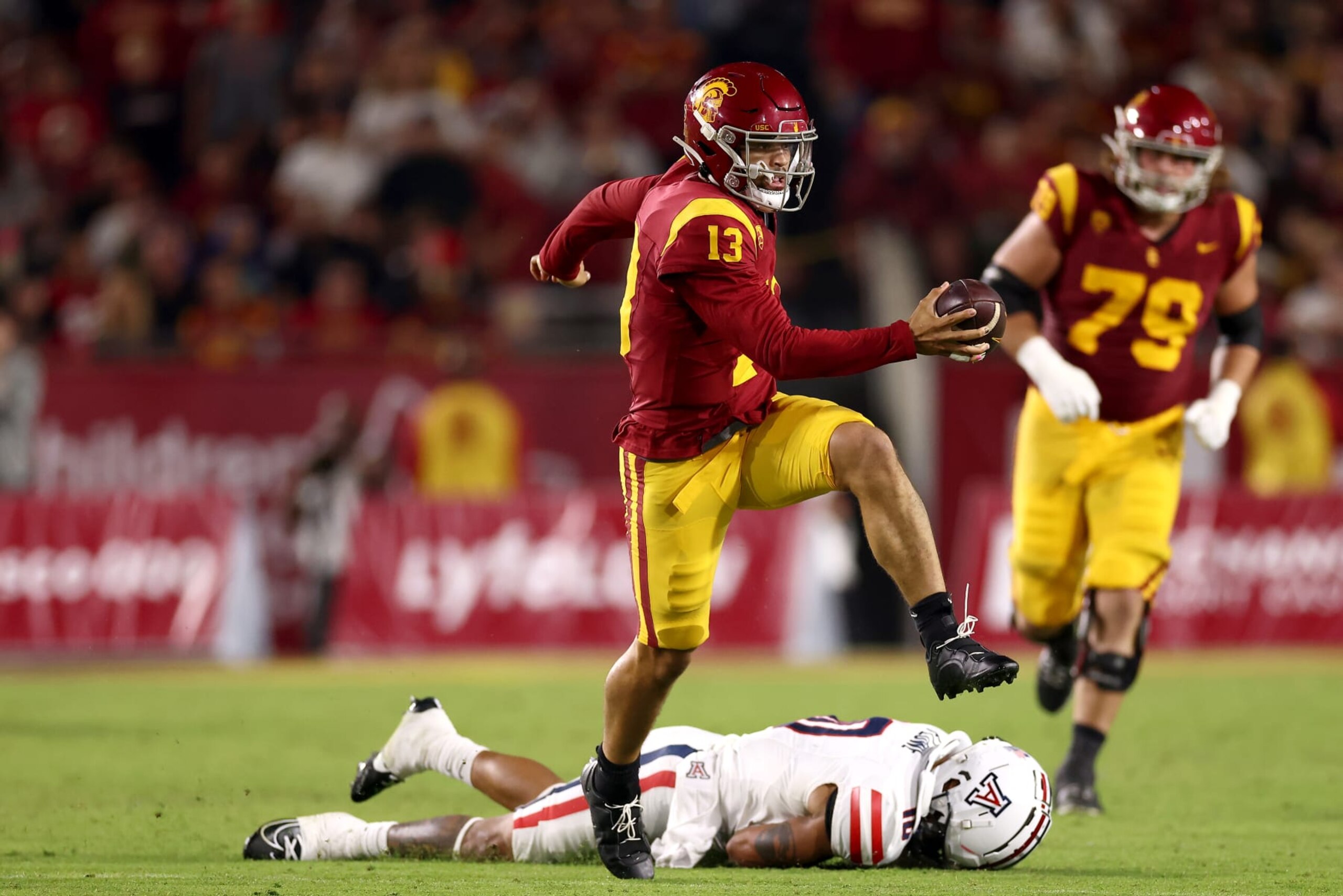 LOS ANGELES, CALIFORNIA - OCTOBER 07: Caleb Williams #13 of the USC Trojans avoids a tackle from Justin Flowe #10 of the Arizona Wildcats during the third quarter at United Airlines Field at the Los Angeles Memorial Coliseum on October 07, 2023 in Los Angeles, California. (Photo by Katelyn Mulcahy/Getty Images)