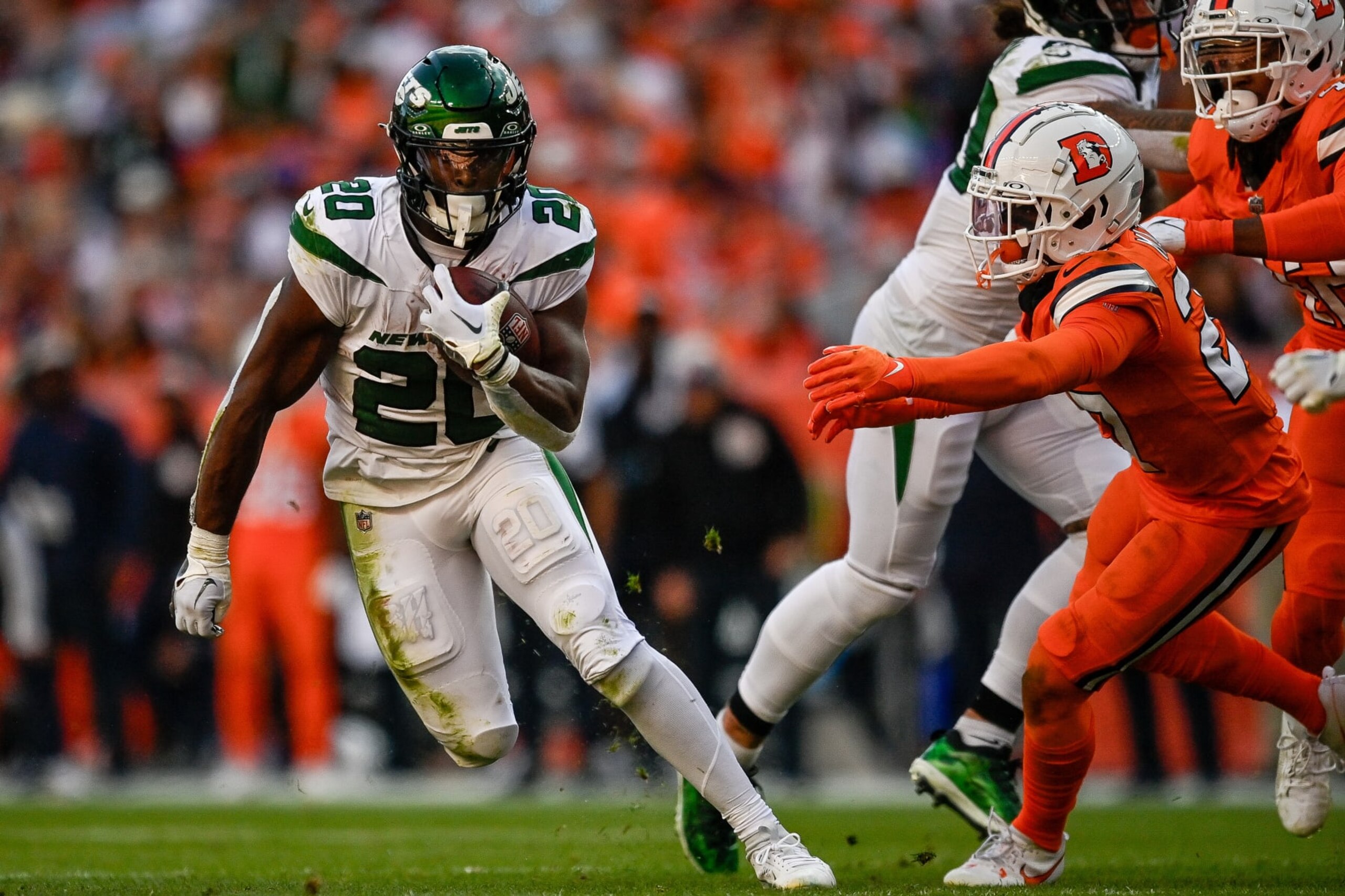 DENVER, CO - OCTOBER 8: New York Jets running back Breece Hall (20) carries the ball against the Denver Broncos in the fourth quarter during a game between the New York Jets and the Denver Broncos at Empower Field at Mile High on October 8, 2023 in Denver, Colorado. (Photo by Dustin Bradford/Icon Sportswire via Getty Images)