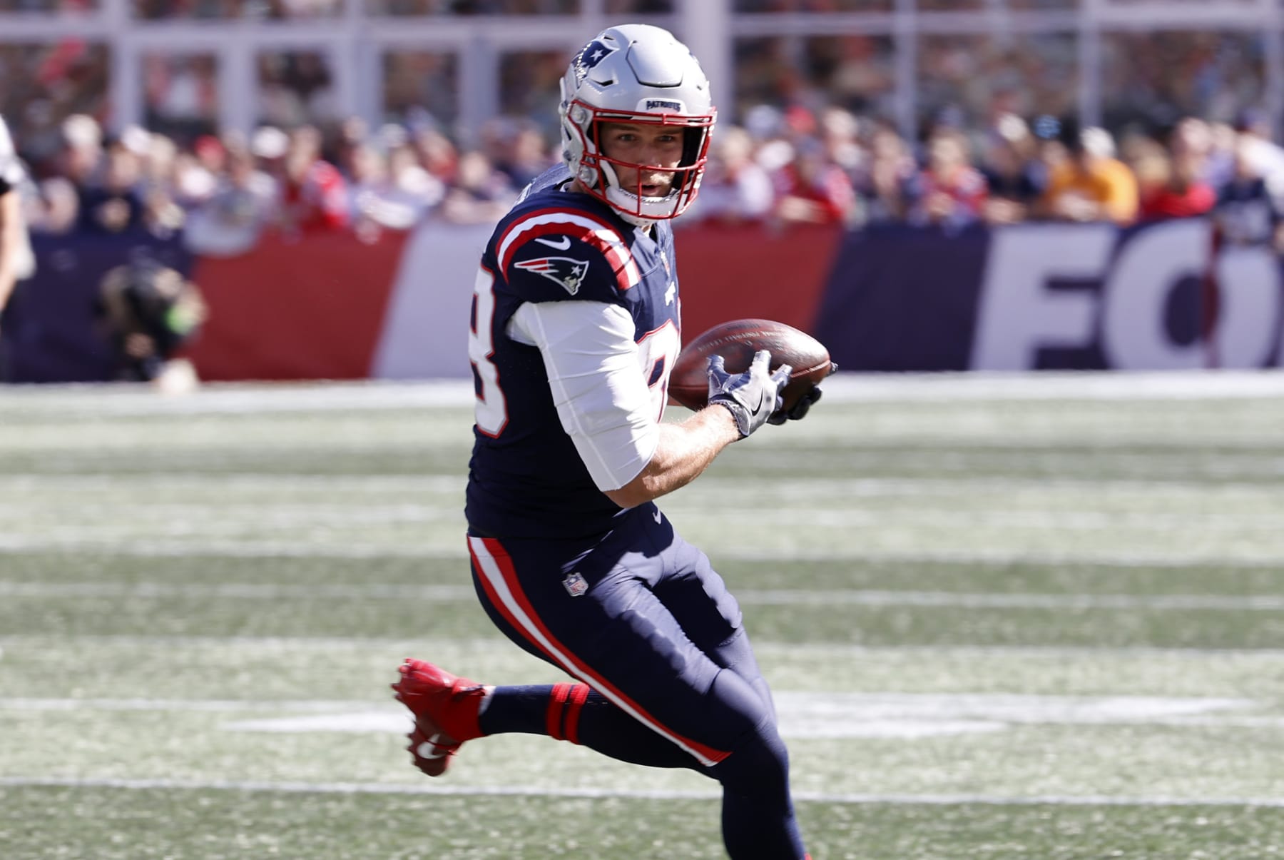 FOXBOROUGH, MA - OCTOBER 08: New England Patriots tight end Mike Gesicki (88) turns after a catch during a game between the New England Patriots and the New Orleans Saints on October 8, 2023, at Gillette Stadium in Foxborough, Massachusetts. (Photo by Fred Kfoury III/Icon Sportswire via Getty Images)