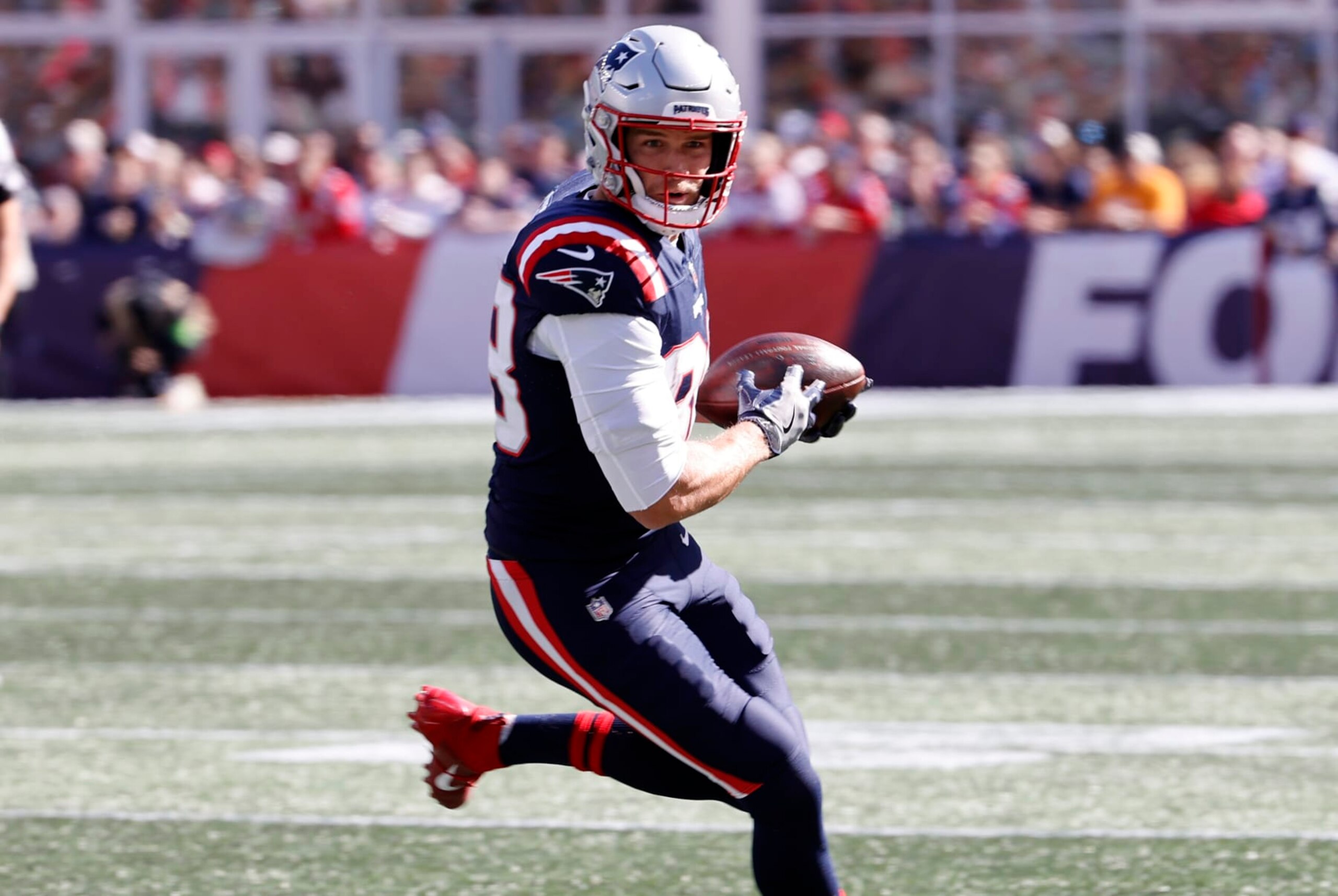 FOXBOROUGH, MA - OCTOBER 08: New England Patriots tight end Mike Gesicki (88) turns after a catch during a game between the New England Patriots and the New Orleans Saints on October 8, 2023, at Gillette Stadium in Foxborough, Massachusetts. (Photo by Fred Kfoury III/Icon Sportswire via Getty Images)