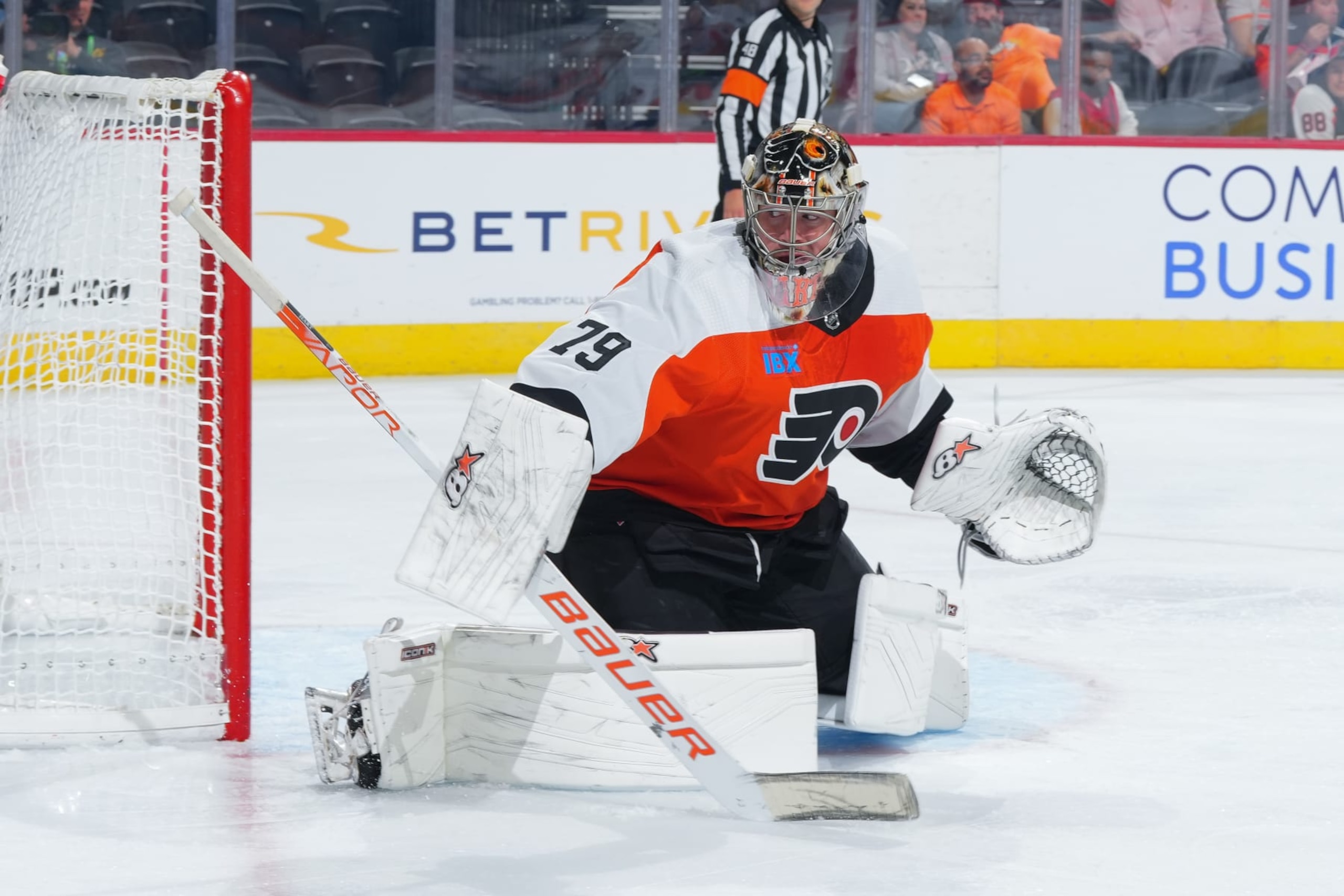 PHILADELPHIA, PENNSYLVANIA - OCTOBER 5: Carter Hart #79 of the Philadelphia Flyers in action in the preseason game against the New York Islanders at the Wells Fargo Center on October 5, 2023 in Philadelphia, Pennsylvania. The Flyers defeated the Islanders 5-2. (Photo by Mitchell Leff/Getty Images) PHILADELPHIA, PENNSYLVANIA - OCTOBER 5: Carter Hart #79 of the Philadelphia Flyers in action in the preseason game against the New York Islanders at the Wells Fargo Center on October 5, 2023 in Philadelphia, Pennsylvania. The Flyers defeated the Islanders 5-2. (Photo by Mitchell Leff/Getty Images)