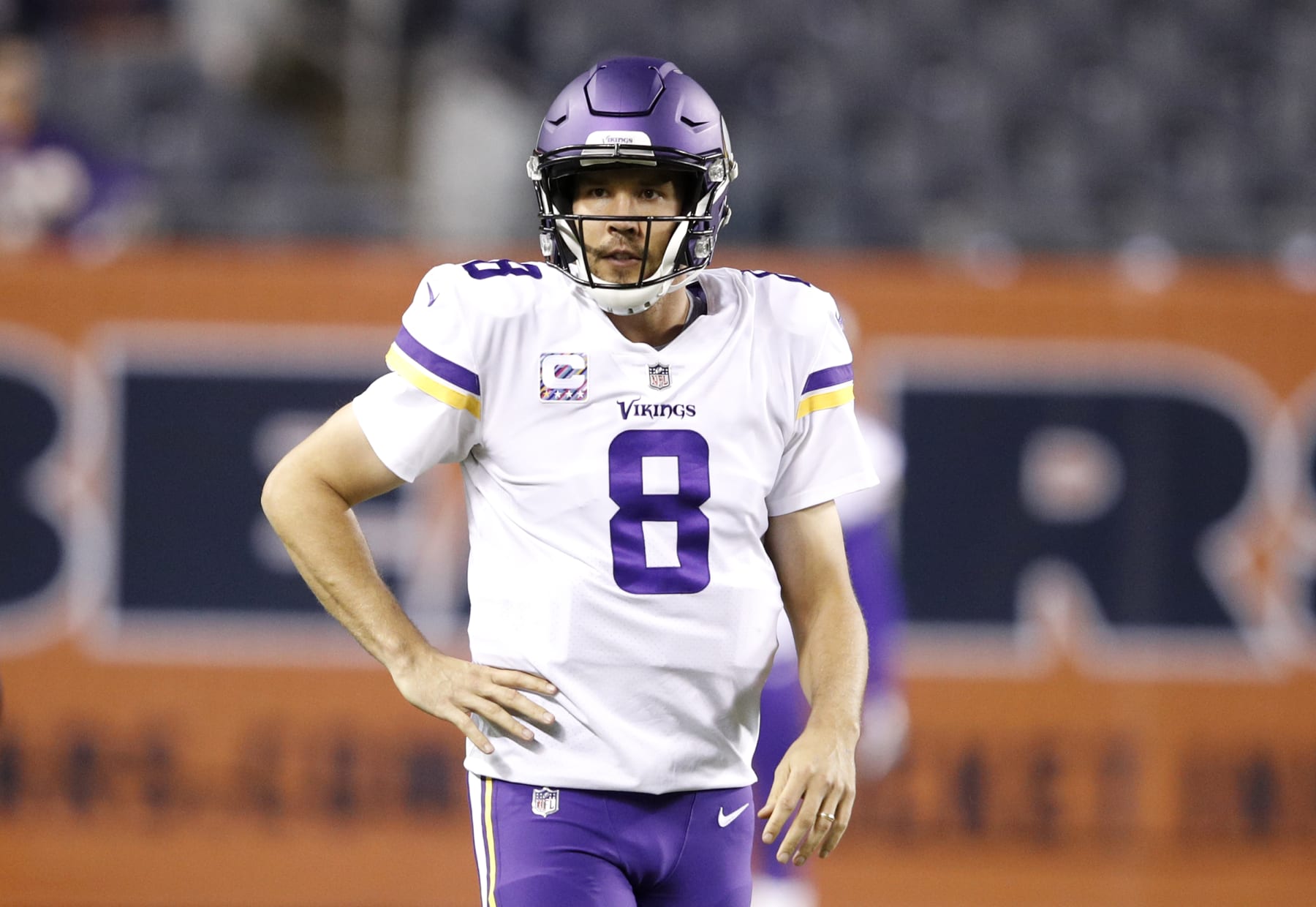 CHICAGO, IL - OCTOBER 09:  Quarterback Sam Bradford #8 of the Minnesota Vikings warms up prior to the game against the Chicago Bears at Soldier Field on October 9, 2017 in Chicago, Illinois.  (Photo by Joe Robbins/Getty Images)