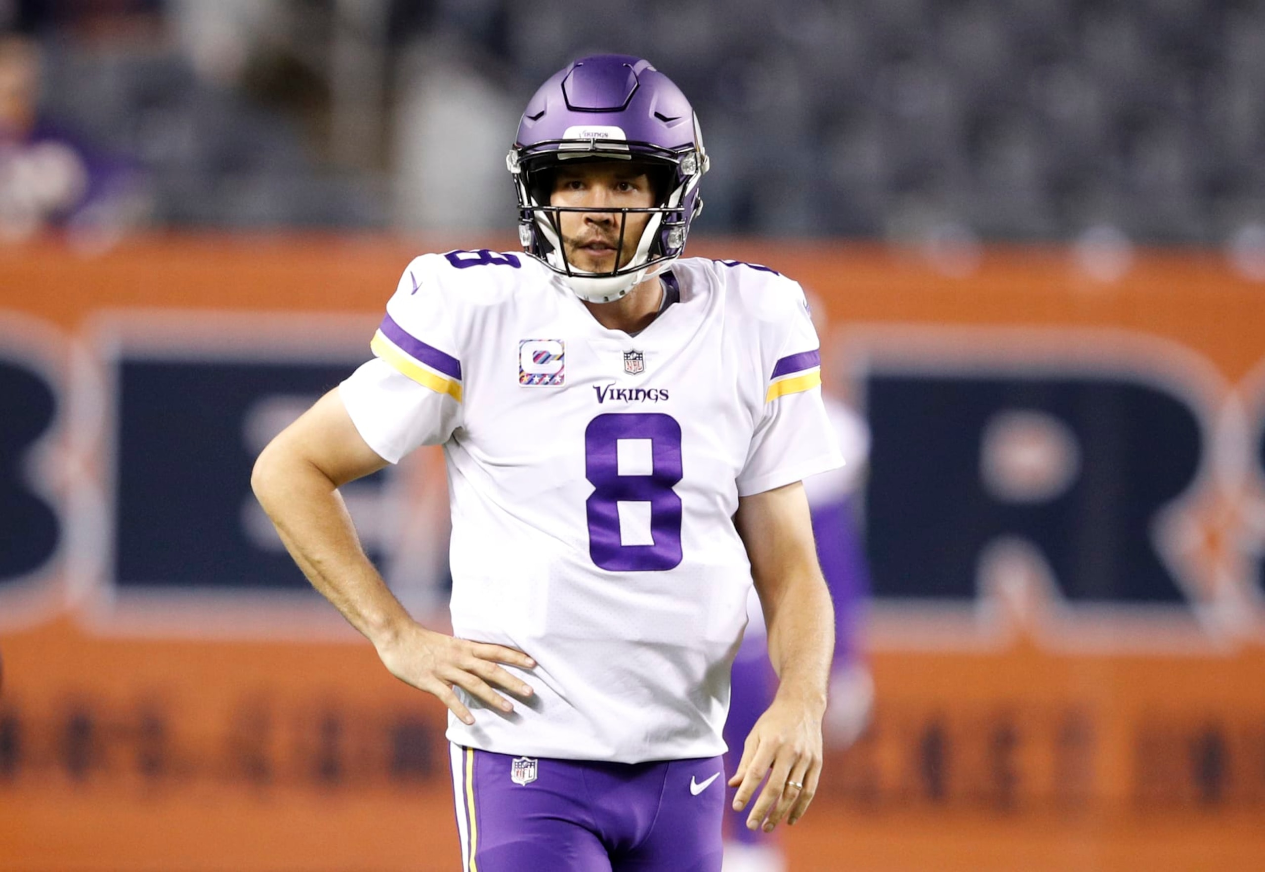 CHICAGO, IL - OCTOBER 09:  Quarterback Sam Bradford #8 of the Minnesota Vikings warms up prior to the game against the Chicago Bears at Soldier Field on October 9, 2017 in Chicago, Illinois.  (Photo by Joe Robbins/Getty Images)
