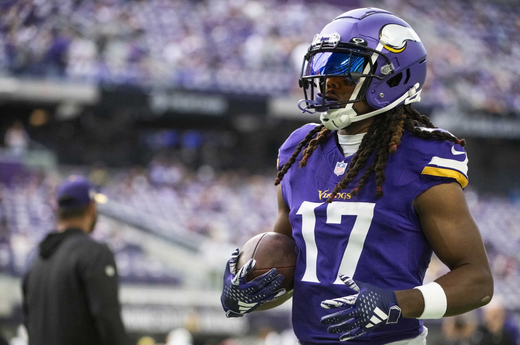 MINNEAPOLIS, MINNESOTA - SEPTEMBER 24: K.J. Osborn #17 of the Minnesota Vikings warms up before the game against the Los Angeles Chargers at U.S. Bank Stadium on September 24, 2023 in Minneapolis, Minnesota. (Photo by Stephen Maturen/Getty Images)