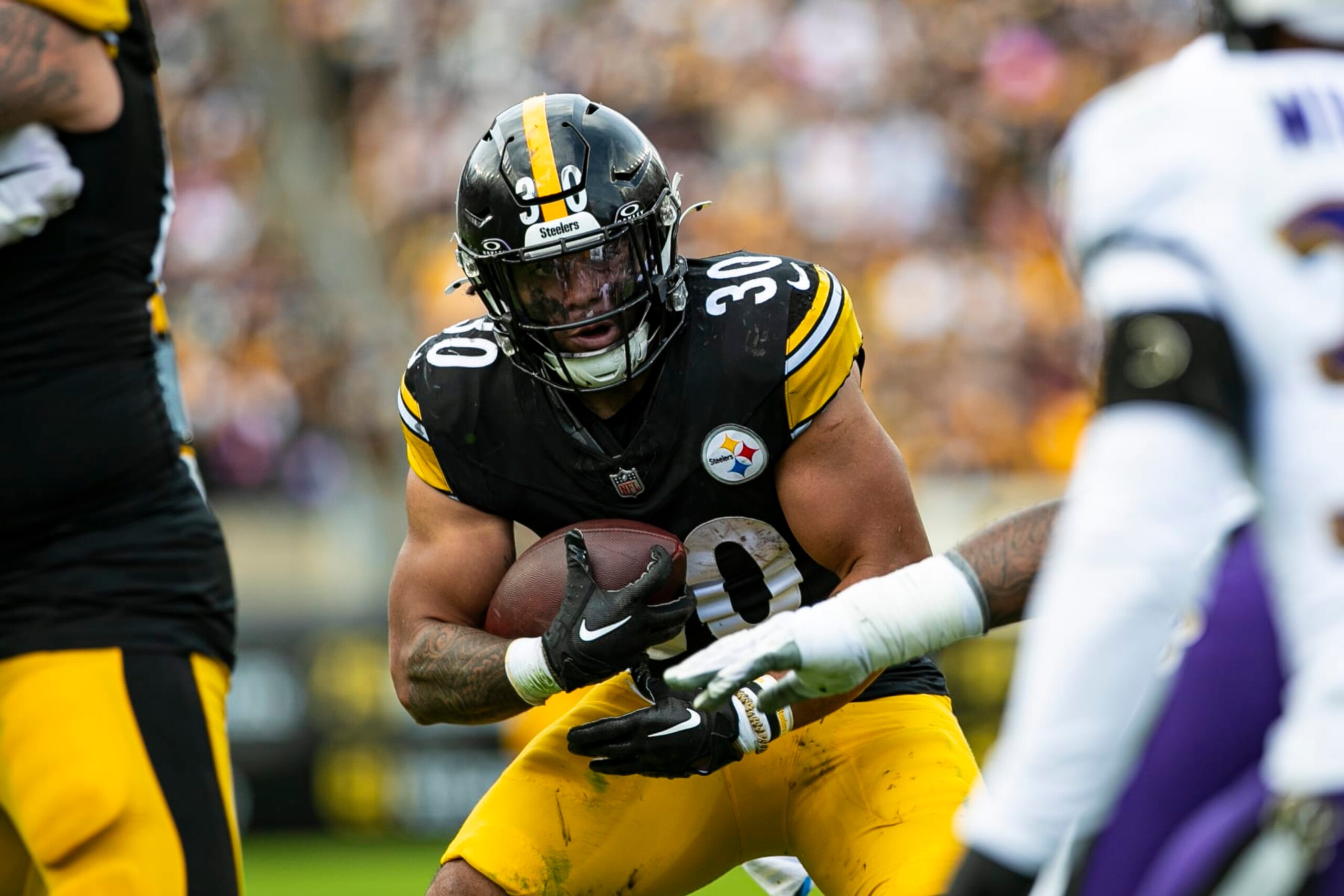 PITTSBURGH, PA - OCTOBER 08: Pittsburgh Steelers running back Jaylen Warren (30) runs with the ball during the regular season NFL football game between the Baltimore Ravens and Pittsburgh Steelers on October 08, 2023 at Acrisure Stadium in Pittsburgh, PA. (Photo by Mark Alberti/Icon Sportswire via Getty Images)