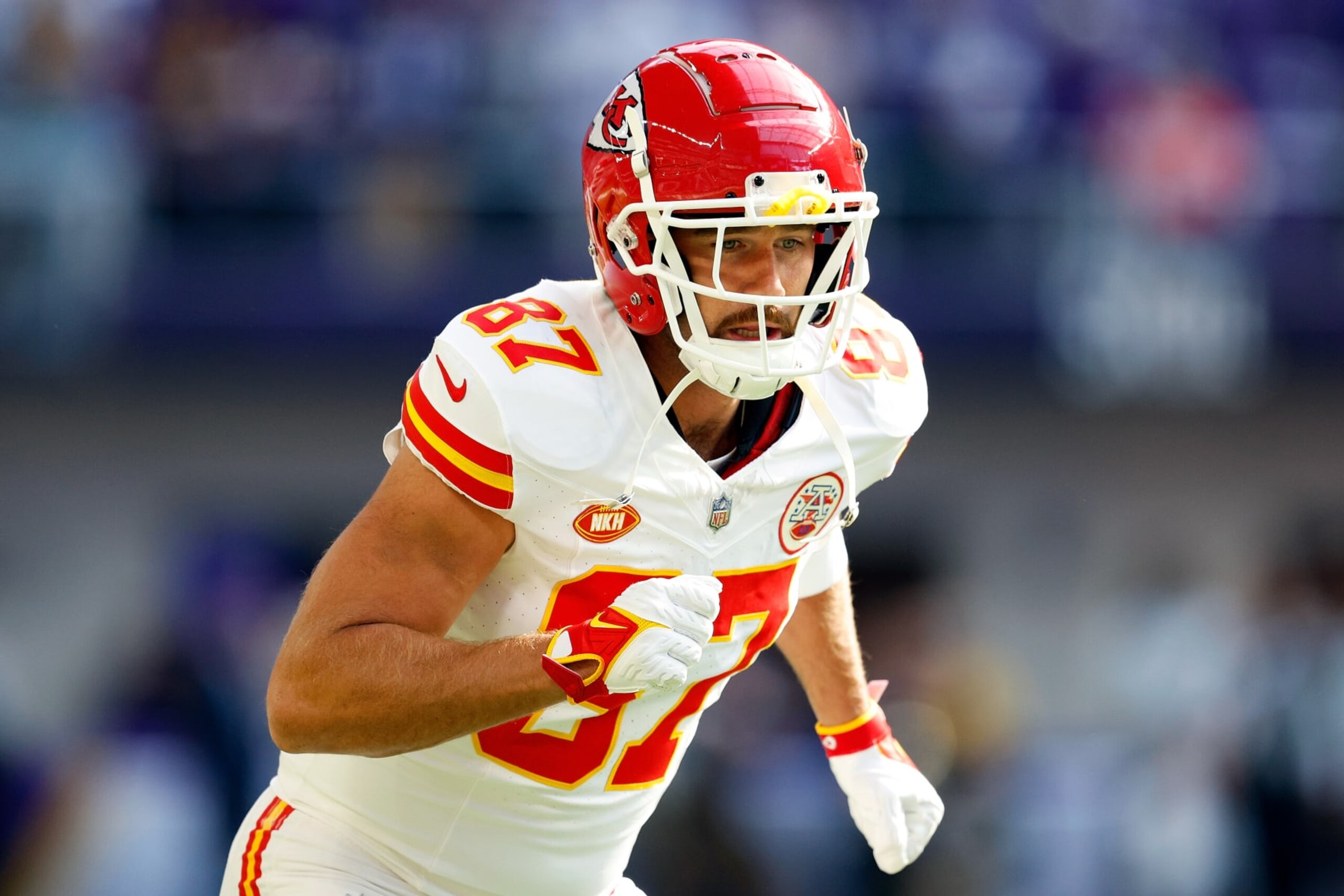 MINNEAPOLIS, MINNESOTA - OCTOBER 08: Travis Kelce #87 of the Kansas City Chiefs warms up prior to the start of the game against the Kansas City Chiefs at U.S. Bank Stadium on October 08, 2023 in Minneapolis, Minnesota. The Chiefs defeated the Vikings 27-20. (Photo by David Berding/Getty Images)