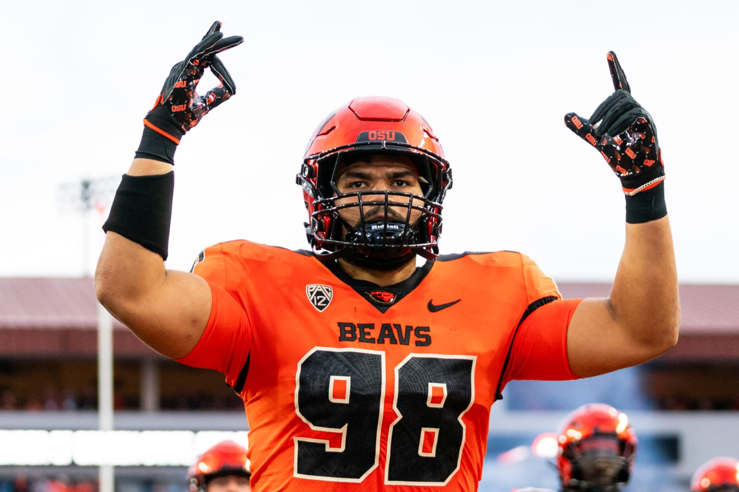 Oregon State DL Thomas Collins