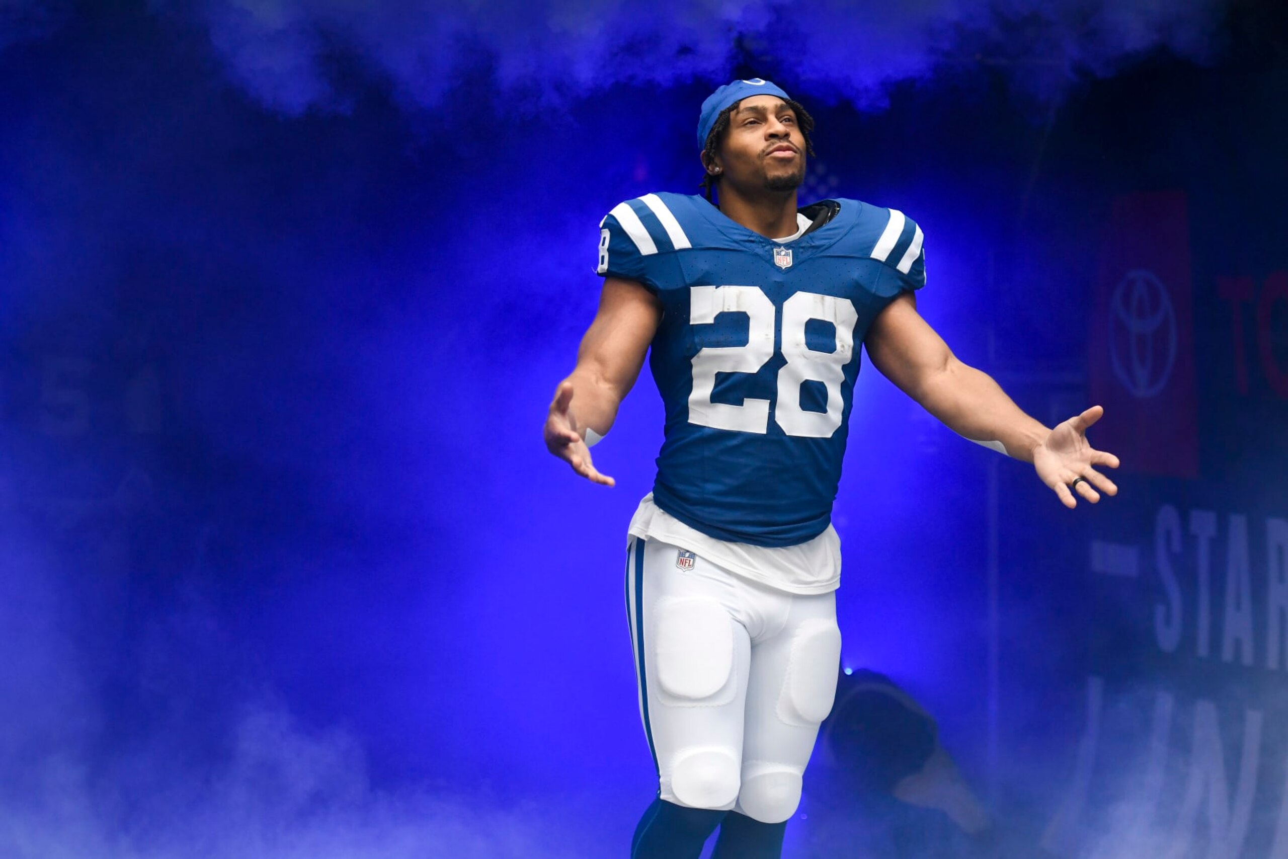 INDIANAPOLIS, IN - OCTOBER 08: Indianapolis Colts Running Back Jonathan Taylor (28) runs onto the field during player introductions before the NFL game between the Tennessee Titans and the Indianapolis Colts on October 8, 2023, at Lucas Oil Stadium in Indianapolis, Indiana. (Photo by Michael Allio/Icon Sportswire via Getty Images)