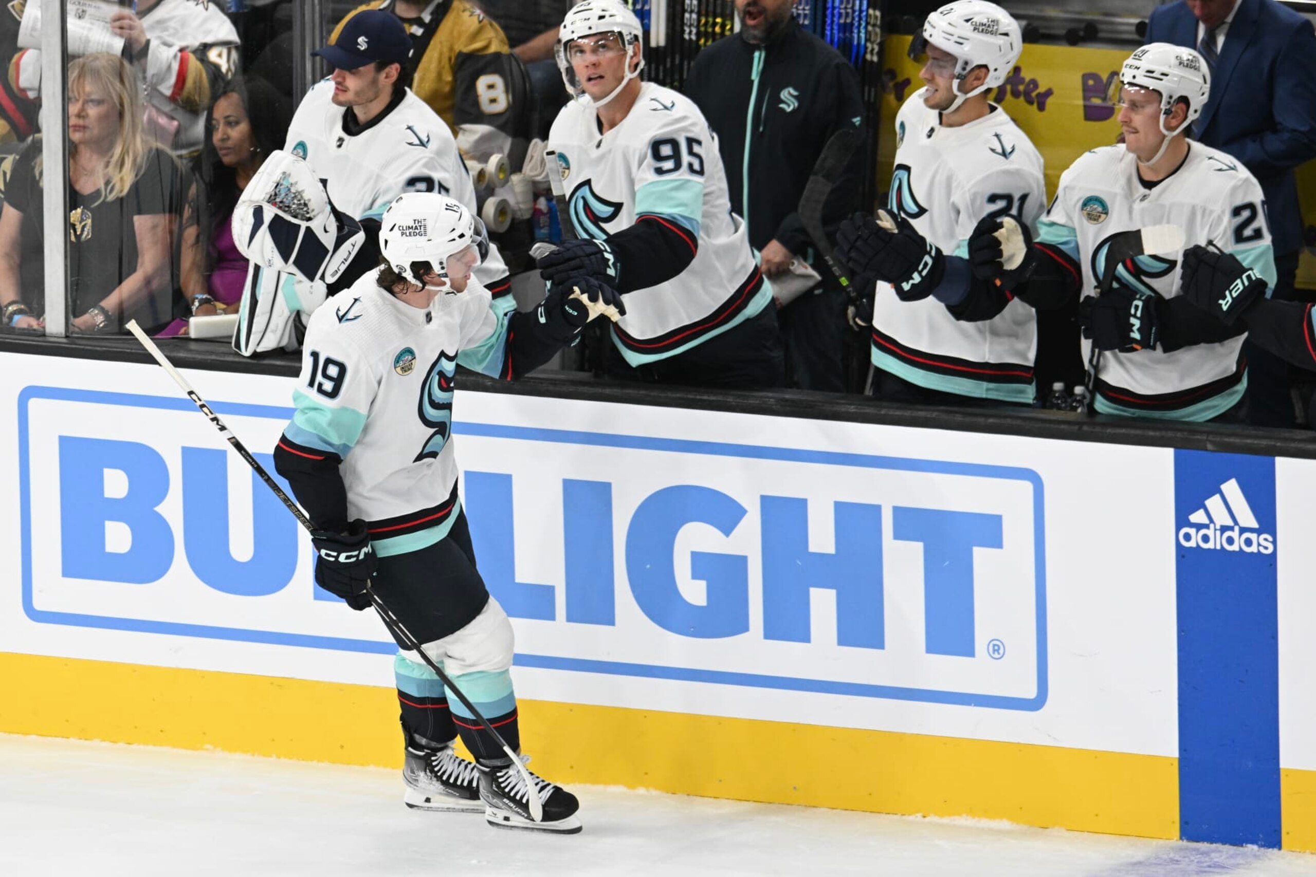 LAS VEGAS, NEVADA - OCTOBER 10: Jared McCann #19 of the Seattle Kraken celebrates his second-period goal against the Vegas Golden Knights at T-Mobile Arena on October 10, 2023 in Las Vegas, Nevada. (Photo by Candice Ward/Getty Images) LAS VEGAS, NEVADA - OCTOBER 10: Jared McCann #19 of the Seattle Kraken celebrates his second-period goal against the Vegas Golden Knights at T-Mobile Arena on October 10, 2023 in Las Vegas, Nevada. (Photo by Candice Ward/Getty Images)