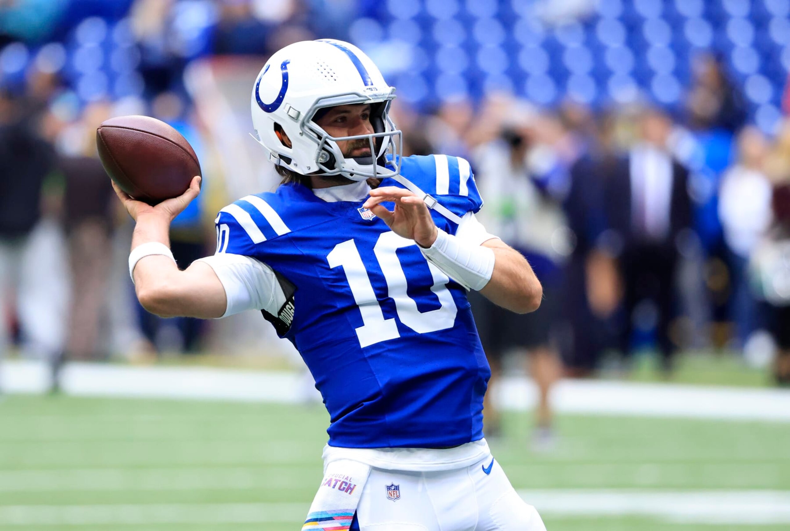 INDIANAPOLIS, INDIANA - OCTOBER 08: Gardner Minshew #10 of the Indianapolis Colts warms up prior to the game Tennessee Titans at Lucas Oil Stadium on October 08, 2023 in Indianapolis, Indiana. (Photo by Justin Casterline/Getty Images) INDIANAPOLIS, INDIANA - OCTOBER 08: Gardner Minshew #10 of the Indianapolis Colts warms up prior to the game Tennessee Titans at Lucas Oil Stadium on October 08, 2023 in Indianapolis, Indiana. (Photo by Justin Casterline/Getty Images)