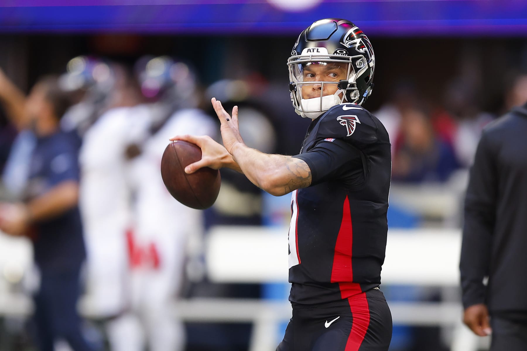 ATLANTA, GEORGIA - OCTOBER 08: Desmond Ridder #9 of the Atlanta Falcons warms up before the game against the Houston Texans  at Mercedes-Benz Stadium on October 08, 2023 in Atlanta, Georgia. (Photo by Todd Kirkland/Getty Images)