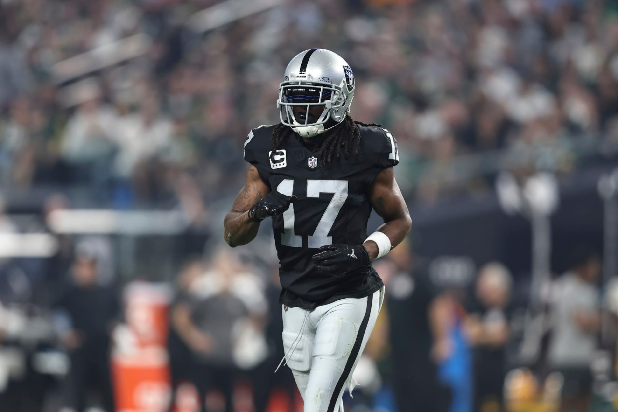 LAS VEGAS, NEVADA - OCTOBER 09: Davante Adams #17 of the Las Vegas Raiders runs during an NFL football game between the Las Vegas Raiders and the Green Bay Packers at Allegiant Stadium on October 09, 2023 in Las Vegas, Nevada. (Photo by Michael Owens/Getty Images)