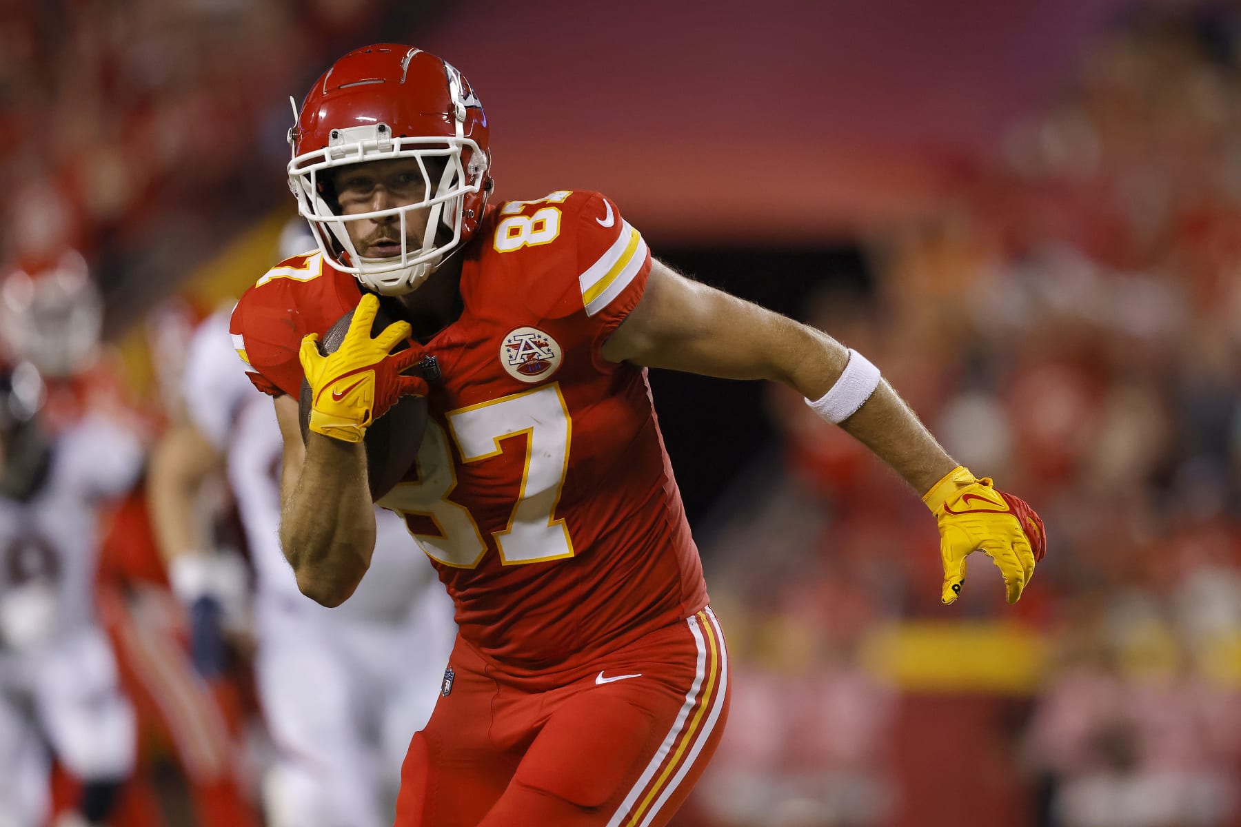 KANSAS CITY, MISSOURI - OCTOBER 12: Travis Kelce #87 of the Kansas City Chiefs carries the ball against the Denver Broncos during the second quarter at GEHA Field at Arrowhead Stadium on October 12, 2023 in Kansas City, Missouri. (Photo by David Eulitt/Getty Images)