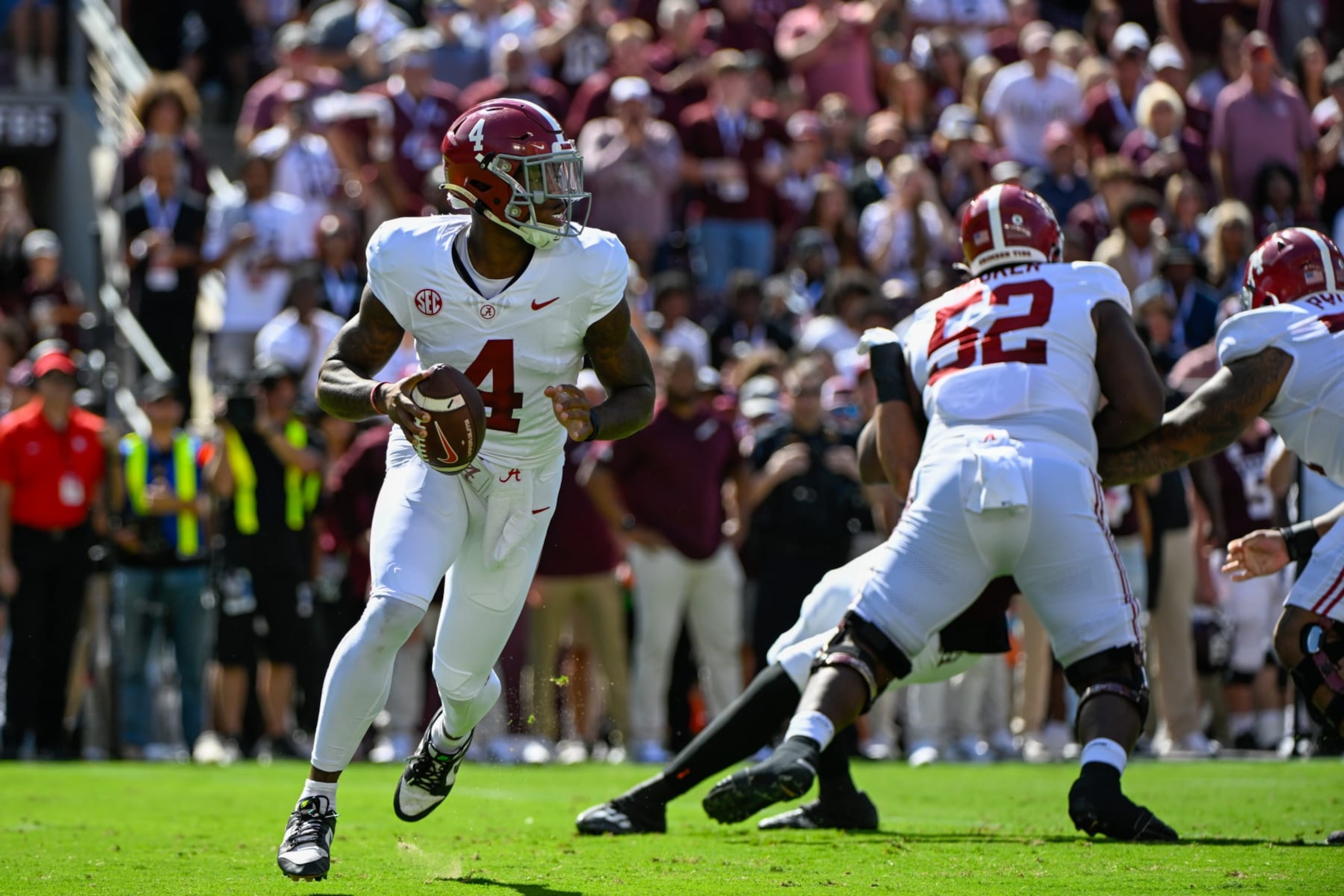 COLLEGE STATION, TX - OCTOBER 07: Alabama Crimson Tide quarterback Jalen Milroe (4) looks to throw downfield during the football game between the Alabama Crimson Tide and Texas A&M Aggies at Kyle Field on October 7, 2023, in College Station, Texas. (Photo by Ken Murray/Icon Sportswire via Getty Images) COLLEGE STATION, TX - OCTOBER 07: Alabama Crimson Tide quarterback Jalen Milroe (4) looks to throw downfield during the football game between the Alabama Crimson Tide and Texas A&M Aggies at Kyle Field on October 7, 2023, in College Station, Texas. (Photo by Ken Murray/Icon Sportswire via Getty Images)