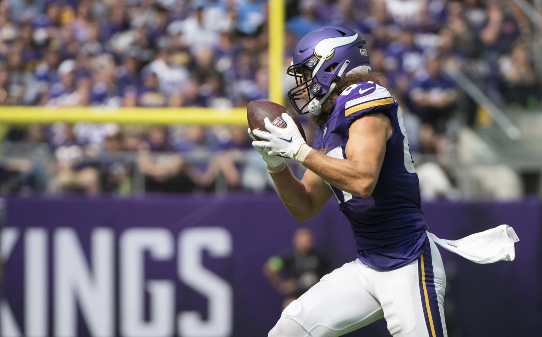 MINNEAPOLIS, MINNESOTA - SEPTEMBER 24: T.J. Hockenson #87 of the Minnesota Vikings catches the ball in the second quarter of the game against the Los Angeles Chargers at U.S. Bank Stadium on September 24, 2023 in Minneapolis, Minnesota. (Photo by Stephen Maturen/Getty Images)