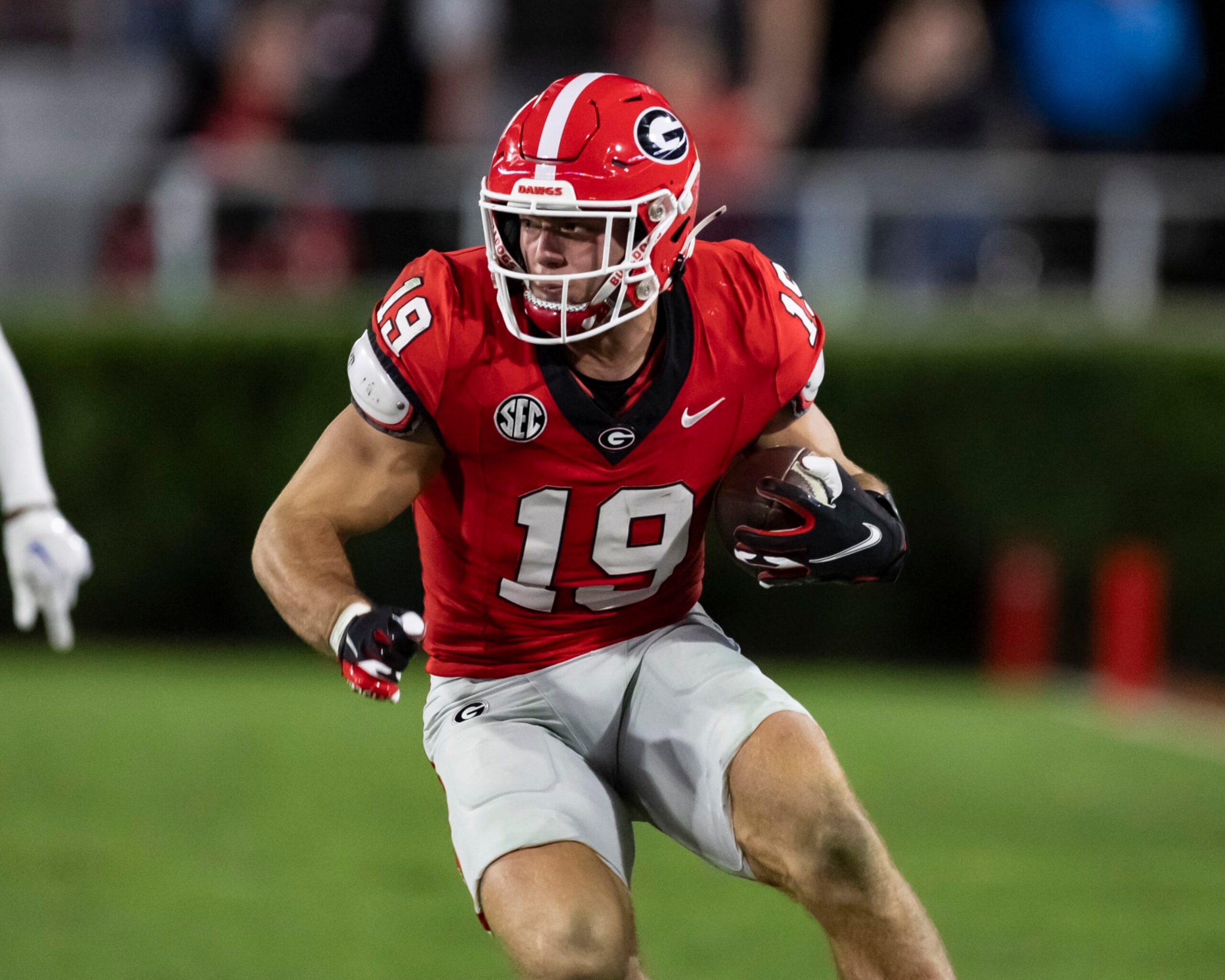 ATHENS, GA - OCTOBER 7: Brock Bowers #19 of the Georgia Bulldogs surveys the field during a run during a game between University of Kentucky and University of Georgia at Sanford Stadium on October 7, 2023 in Athens, Georgia. (Photo by Steve Limentani/ISI Photos/Getty Images)