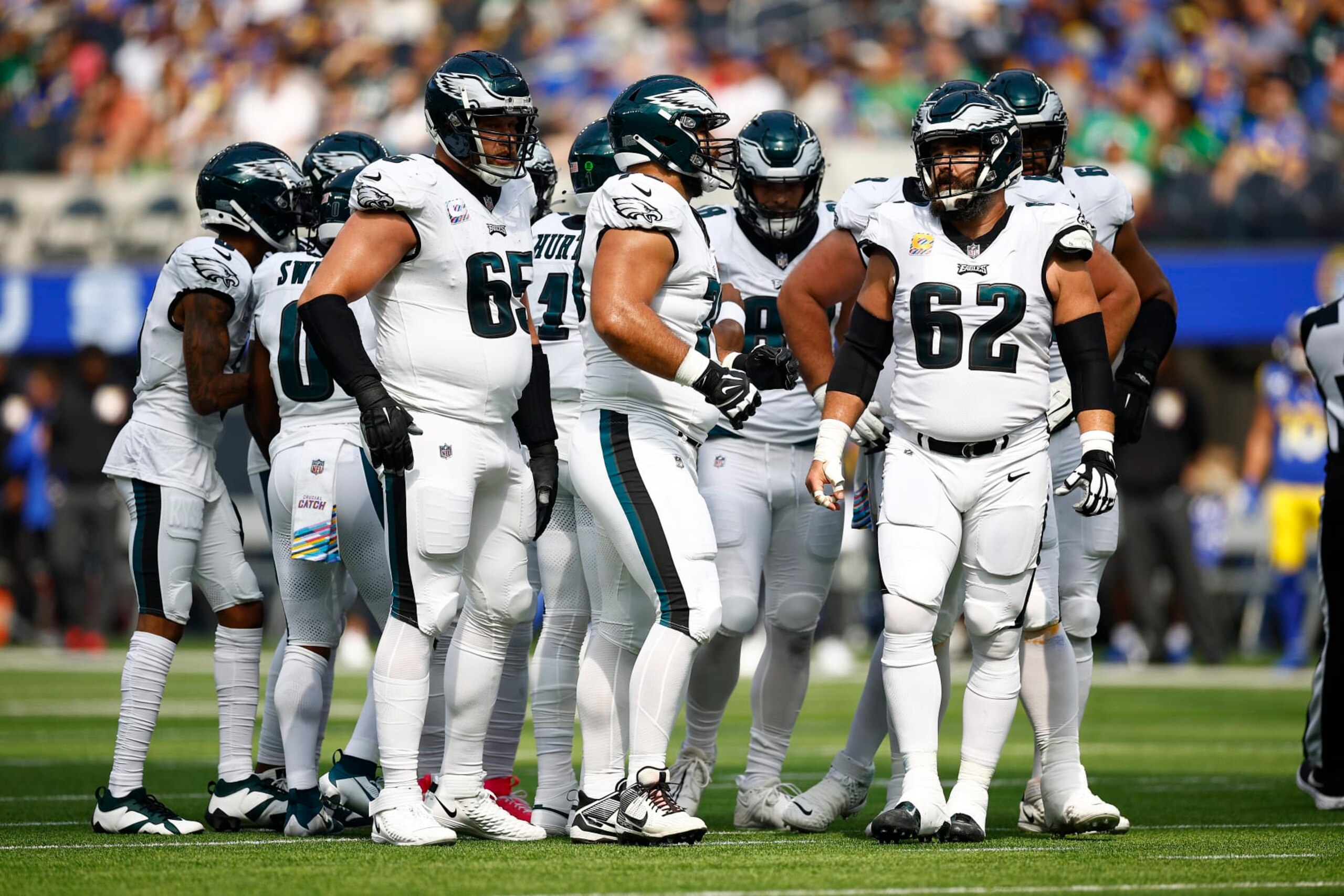 INGLEWOOD, CALIFORNIA - OCTOBER 08:   Jason Kelce #62 of the Philadelphia Eagles at SoFi Stadium on October 08, 2023 in Inglewood, California. (Photo by Ronald Martinez/Getty Images)