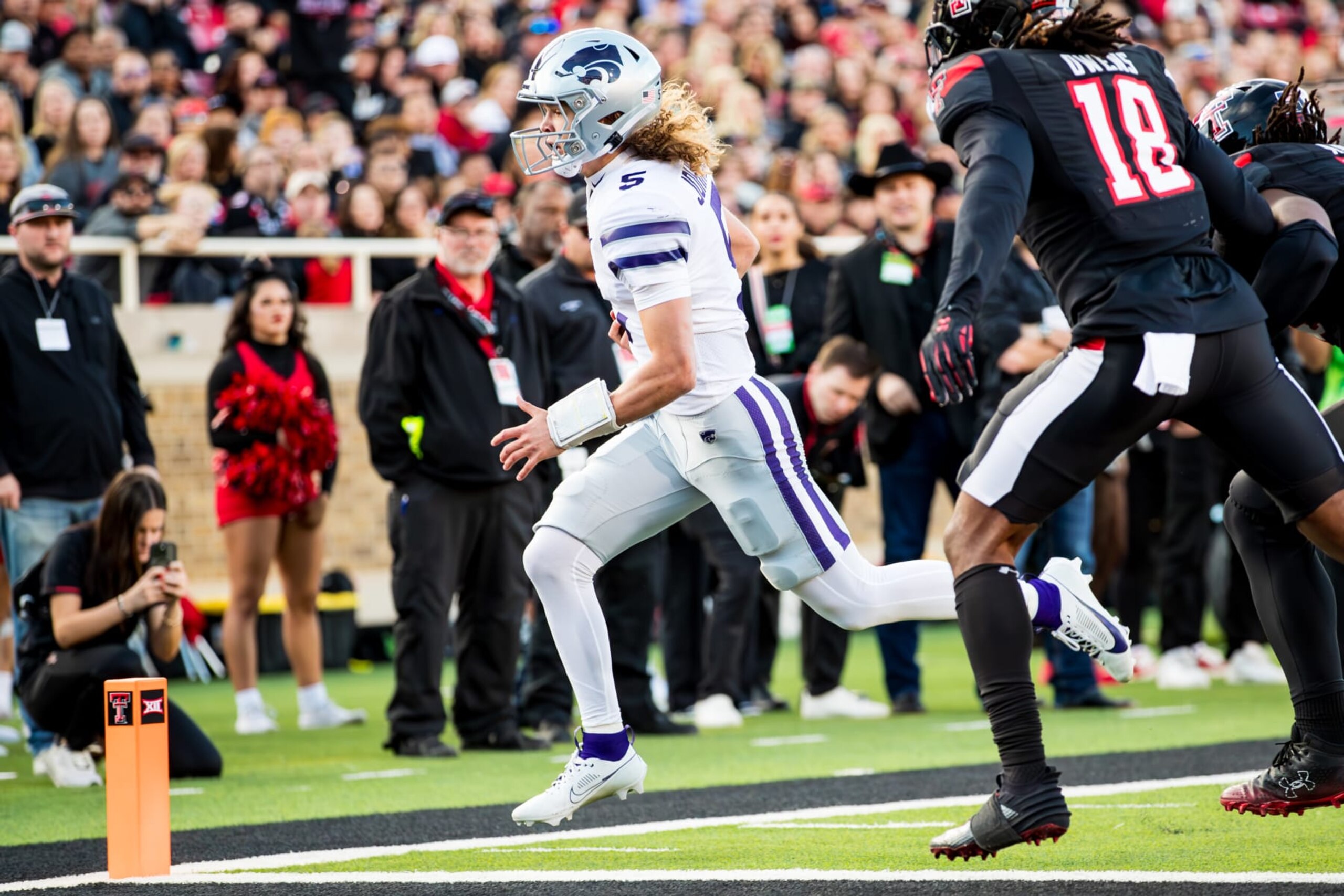 LUBBOCK, TEXAS - OCTOBER 14: Avery Johnson #5 of the Kansas State Wildcats runs for a touchdown during the first half of the game against the Texas Tech Red Raiders at Jones AT&T Stadium on October 14, 2023 in Lubbock, Texas. (Photo by John E. Moore III/Getty Images)