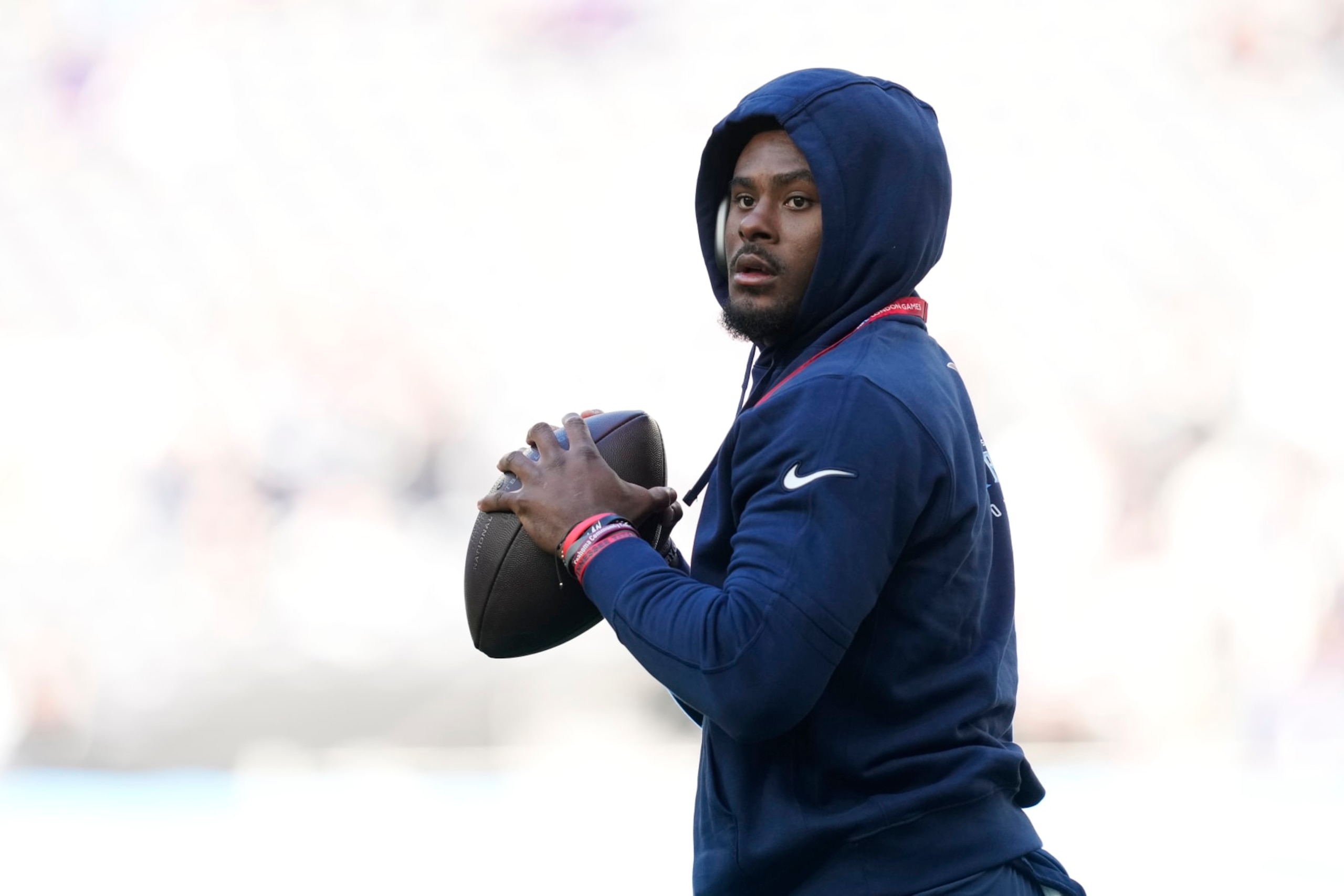 Tennessee Titans quarterback Malik Willis (7) warms up before an NFL football game between the Tennessee Titans and the Baltimore Ravens at Tottenham Hotspur Stadium in London, Sunday, Oct. 15, 2023. (AP Photo/Steve Luciano)