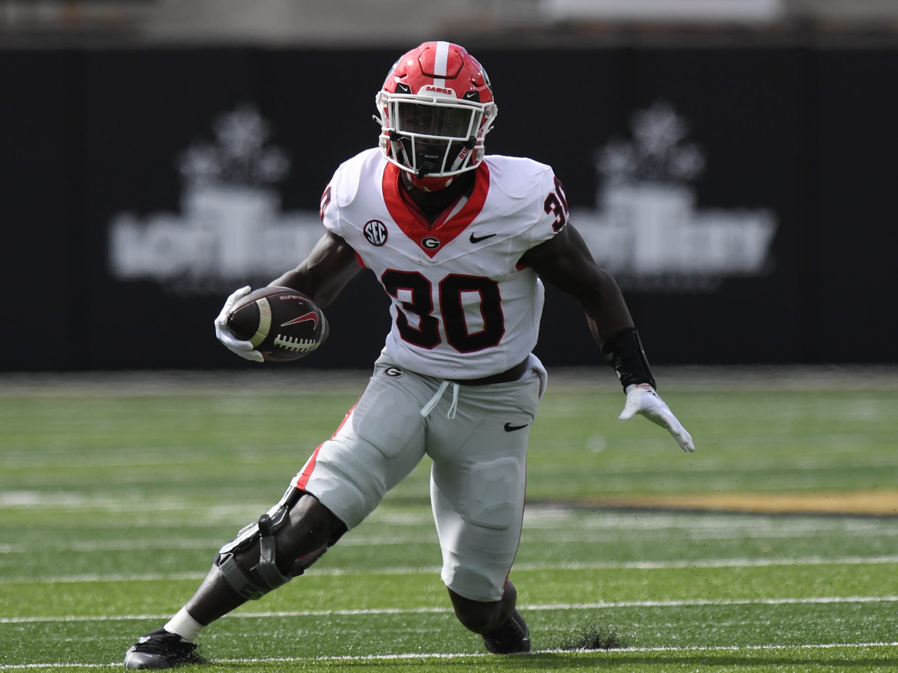 NASHVILLE, TN - OCTOBER 14: Georgia Bulldogs Running Back Daijun Edwards (30) rushes the ball during the college football game between the Georgia Bulldogs and the Vanderbilt Commodores on October 14, 2023, at FirstBank Stadium in Nashville, TN. (Photo by Jeffrey Vest/Icon Sportswire via Getty Images)