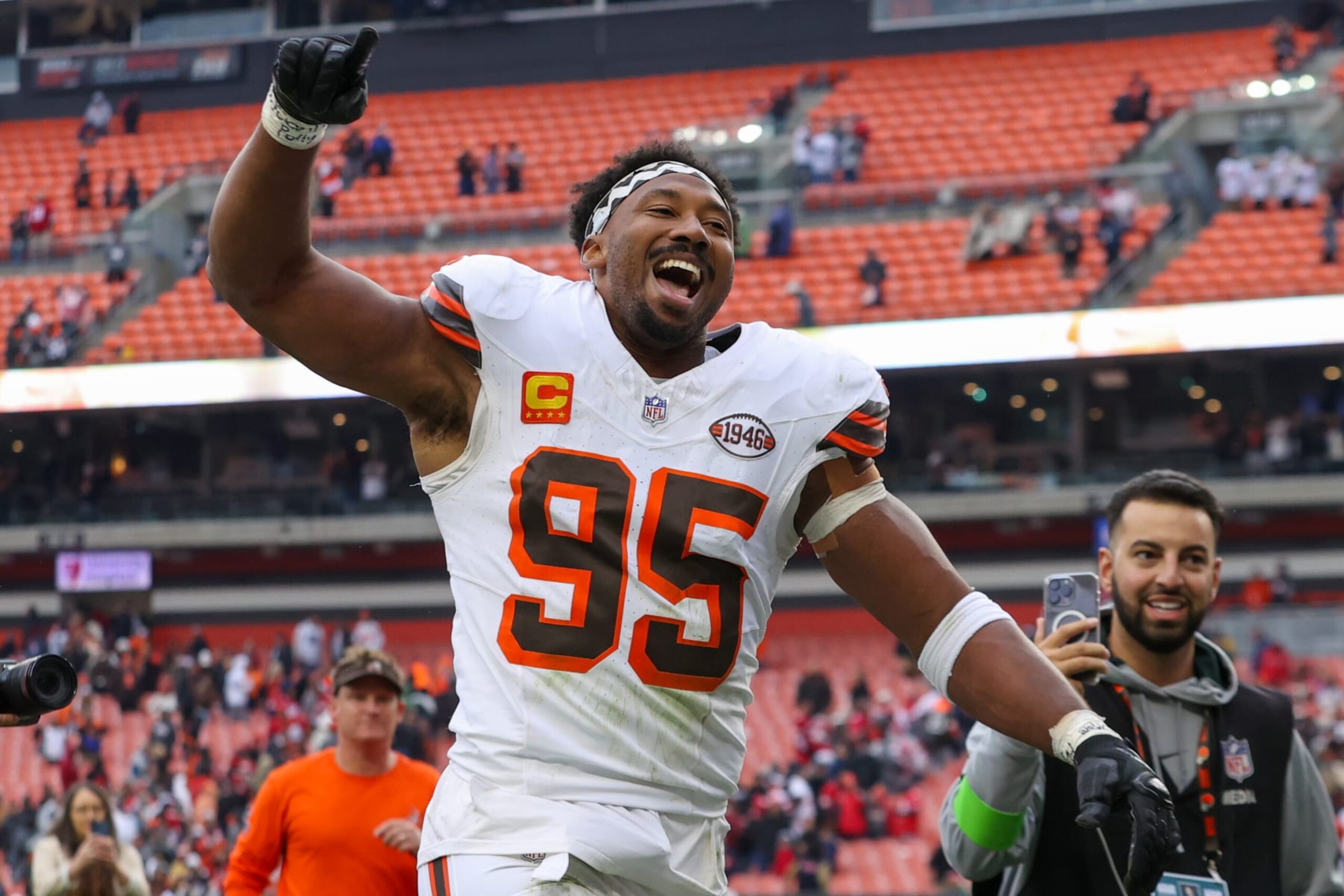 Browns edge Myles Garrett Browns edge Myles Garrett