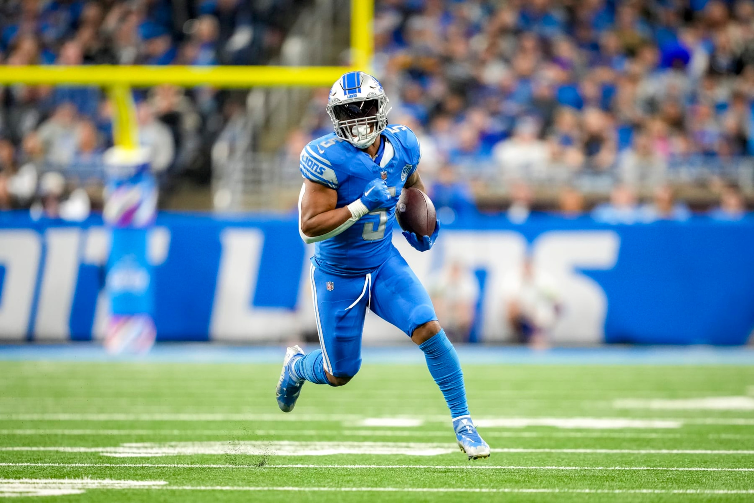 DETROIT, MICHIGAN - OCTOBER 08: David Montgomery #5 of the Detroit Lions runs in action against the Carolina Panthers at Ford Field on October 08, 2023 in Detroit, Michigan. (Photo by Nic Antaya/Getty Images)