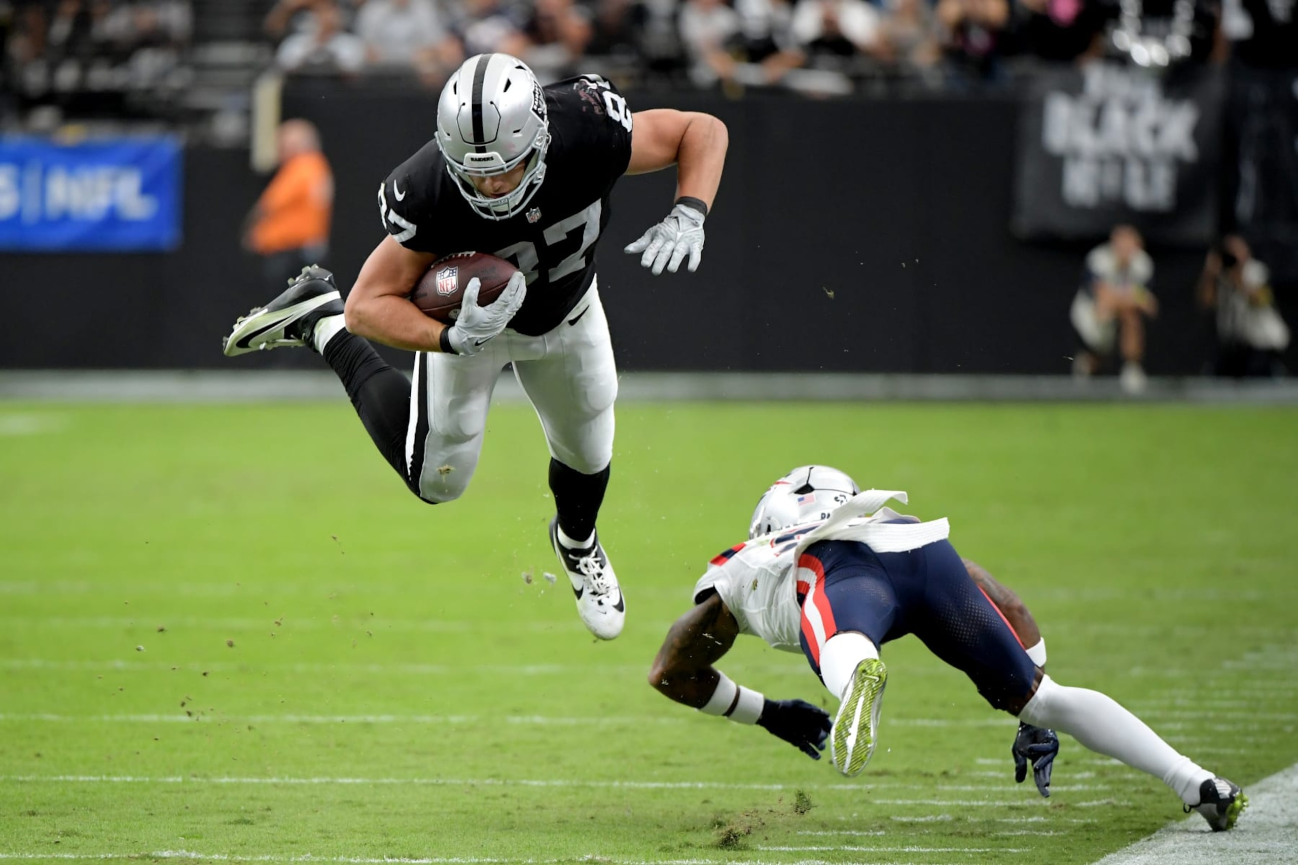 Raiders TE Michael Mayer