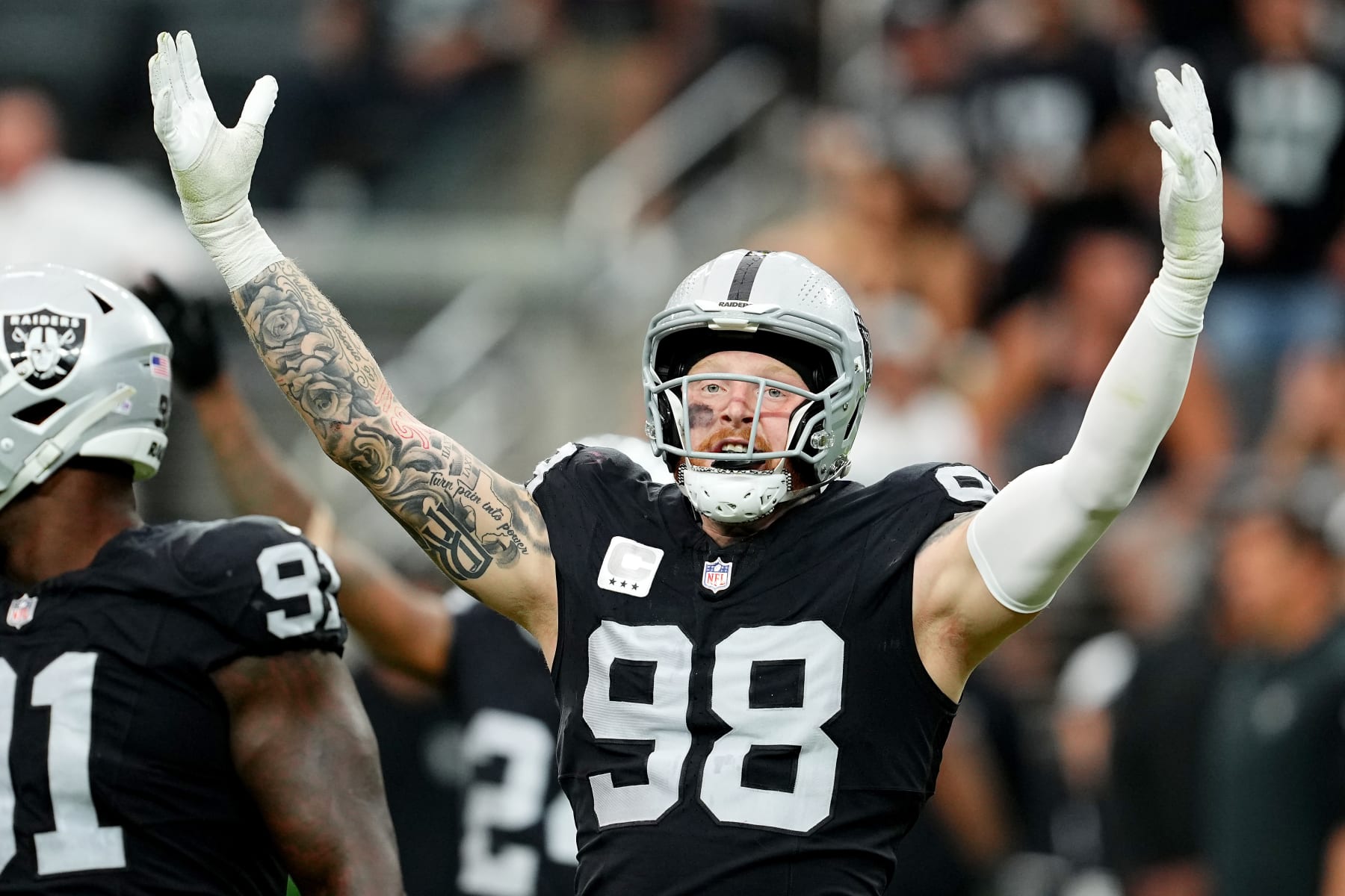 Raiders edge-rusher Maxx Crosby