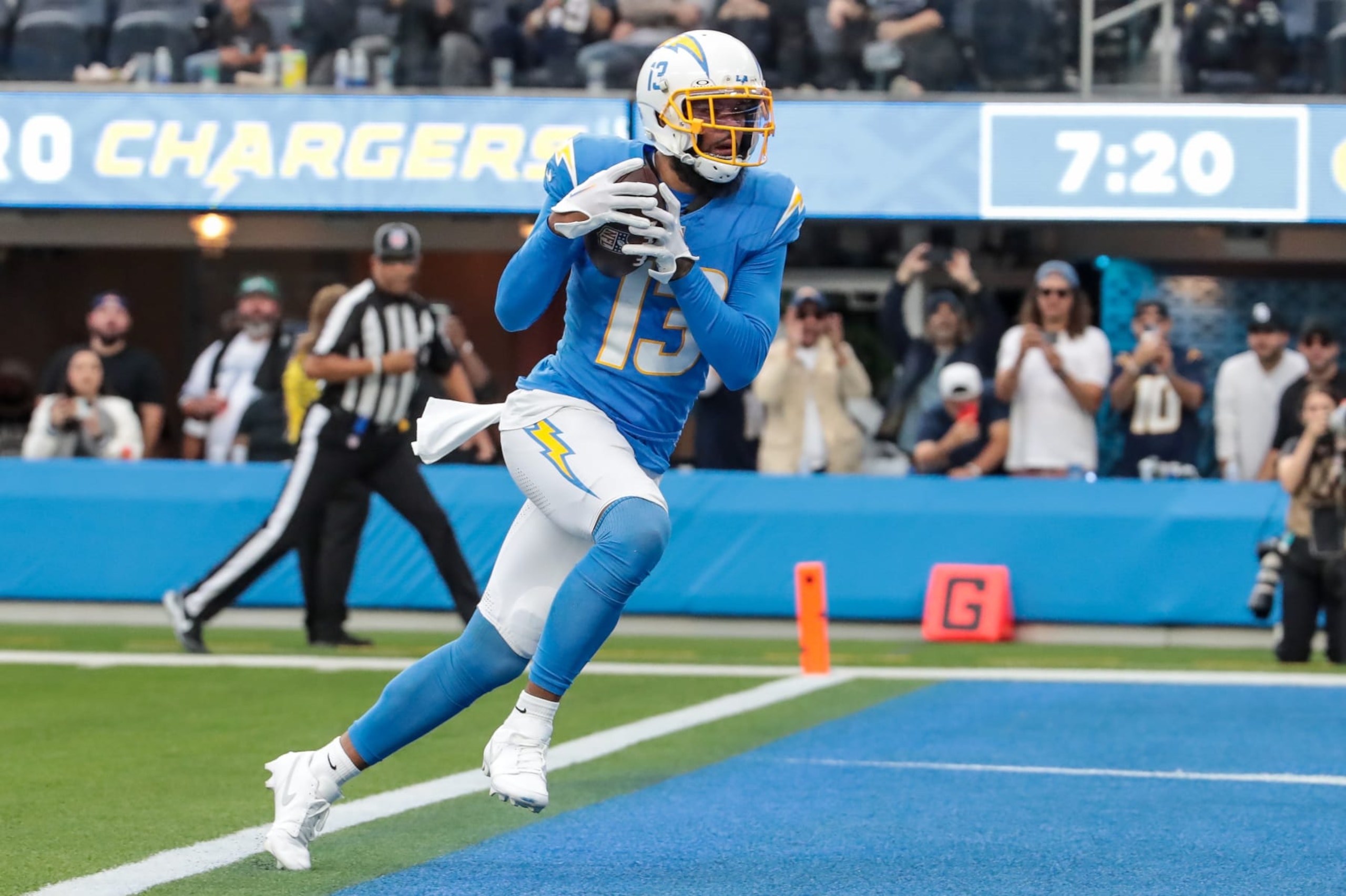 INGLEWOOD, CA - OCTOBER 1: Los Angeles Chargers wide receiver Keenan Allen (13) catches a touchdown in 2nd quarter during the NFL game between the Las Vegas Raiders and the Los Angles Chargers on October 01, 2023, at SoFi Stadium in Inglewood, CA. (Photo by Jevone Moore/Icon Sportswire via Getty Images)