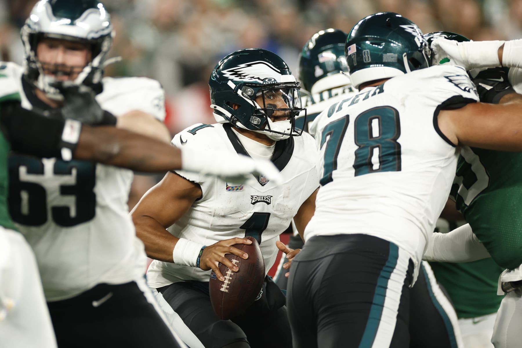 EAST RUTHERFORD, NEW JERSEY - OCTOBER 15: Jalen Hurts #1 of the Philadelphia Eagles scrambles during the fourth quarter in the game against the New York Jets at MetLife Stadium on October 15, 2023 in East Rutherford, New Jersey. (Photo by Sarah Stier/Getty Images)