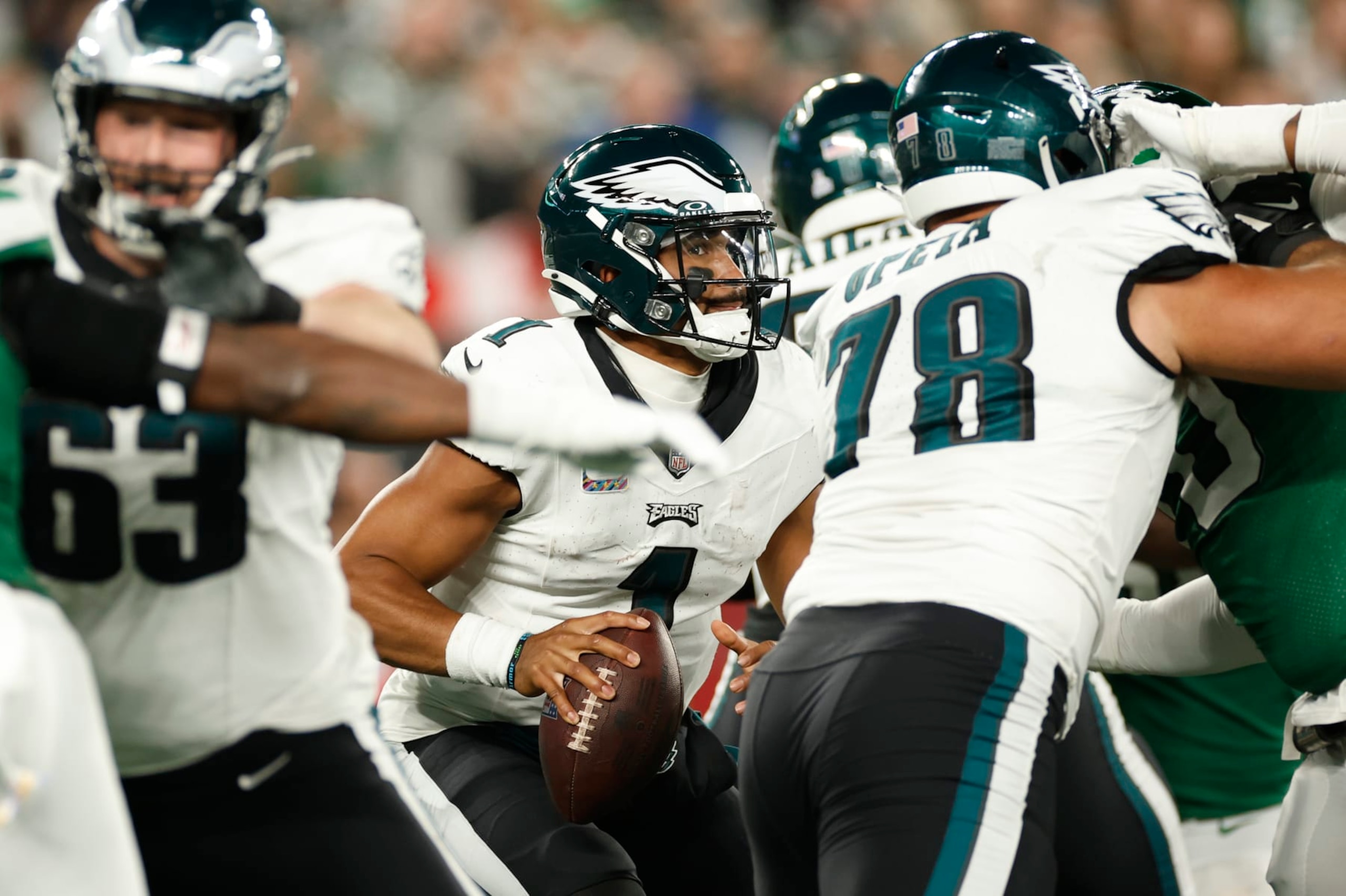 EAST RUTHERFORD, NEW JERSEY - OCTOBER 15: Jalen Hurts #1 of the Philadelphia Eagles scrambles during the fourth quarter in the game against the New York Jets at MetLife Stadium on October 15, 2023 in East Rutherford, New Jersey. (Photo by Sarah Stier/Getty Images) EAST RUTHERFORD, NEW JERSEY - OCTOBER 15: Jalen Hurts #1 of the Philadelphia Eagles scrambles during the fourth quarter in the game against the New York Jets at MetLife Stadium on October 15, 2023 in East Rutherford, New Jersey. (Photo by Sarah Stier/Getty Images)