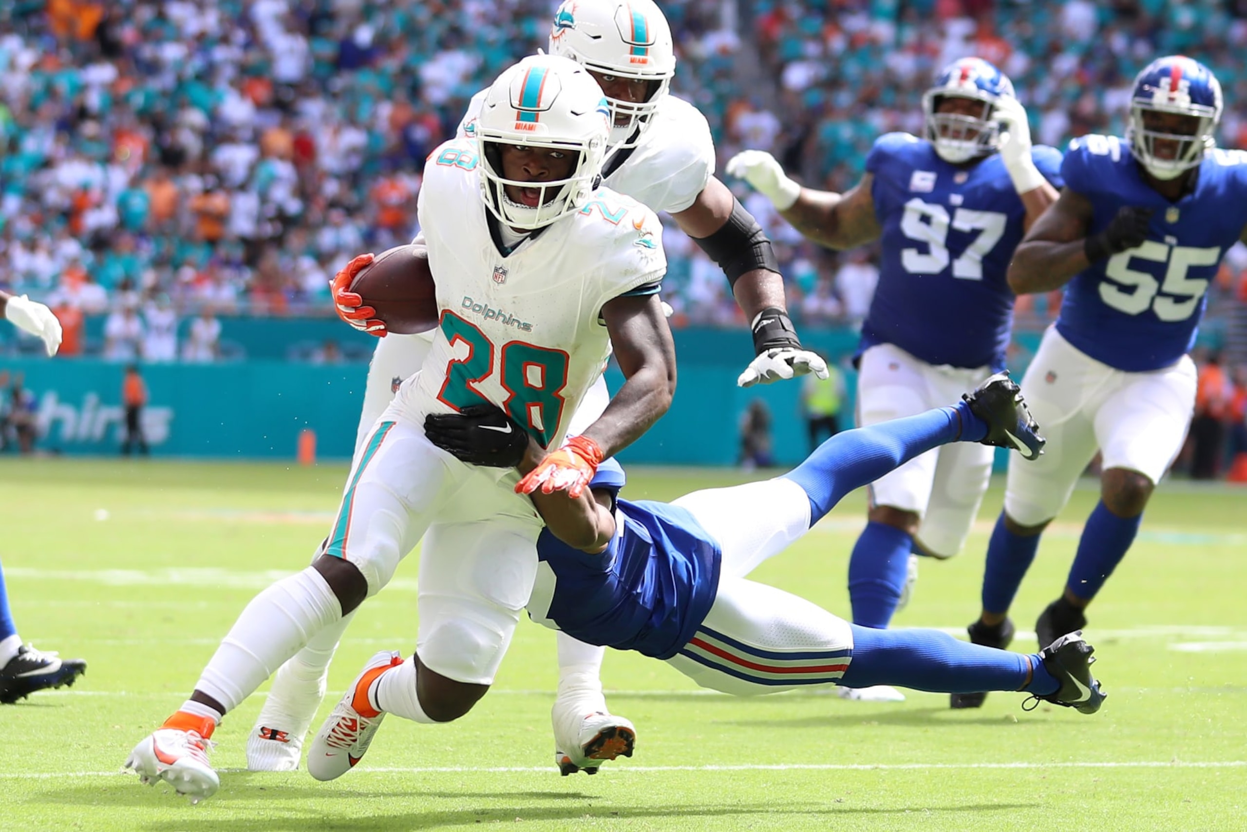 MIAMI GARDENS, FLORIDA - OCTOBER 08: De'Von Achane #28 of the Miami Dolphins runs the ball against the New York Giants during the second quarter at Hard Rock Stadium on October 08, 2023 in Miami Gardens, Florida. (Photo by Megan Briggs/Getty Images) MIAMI GARDENS, FLORIDA - OCTOBER 08: De'Von Achane #28 of the Miami Dolphins runs the ball against the New York Giants during the second quarter at Hard Rock Stadium on October 08, 2023 in Miami Gardens, Florida. (Photo by Megan Briggs/Getty Images)