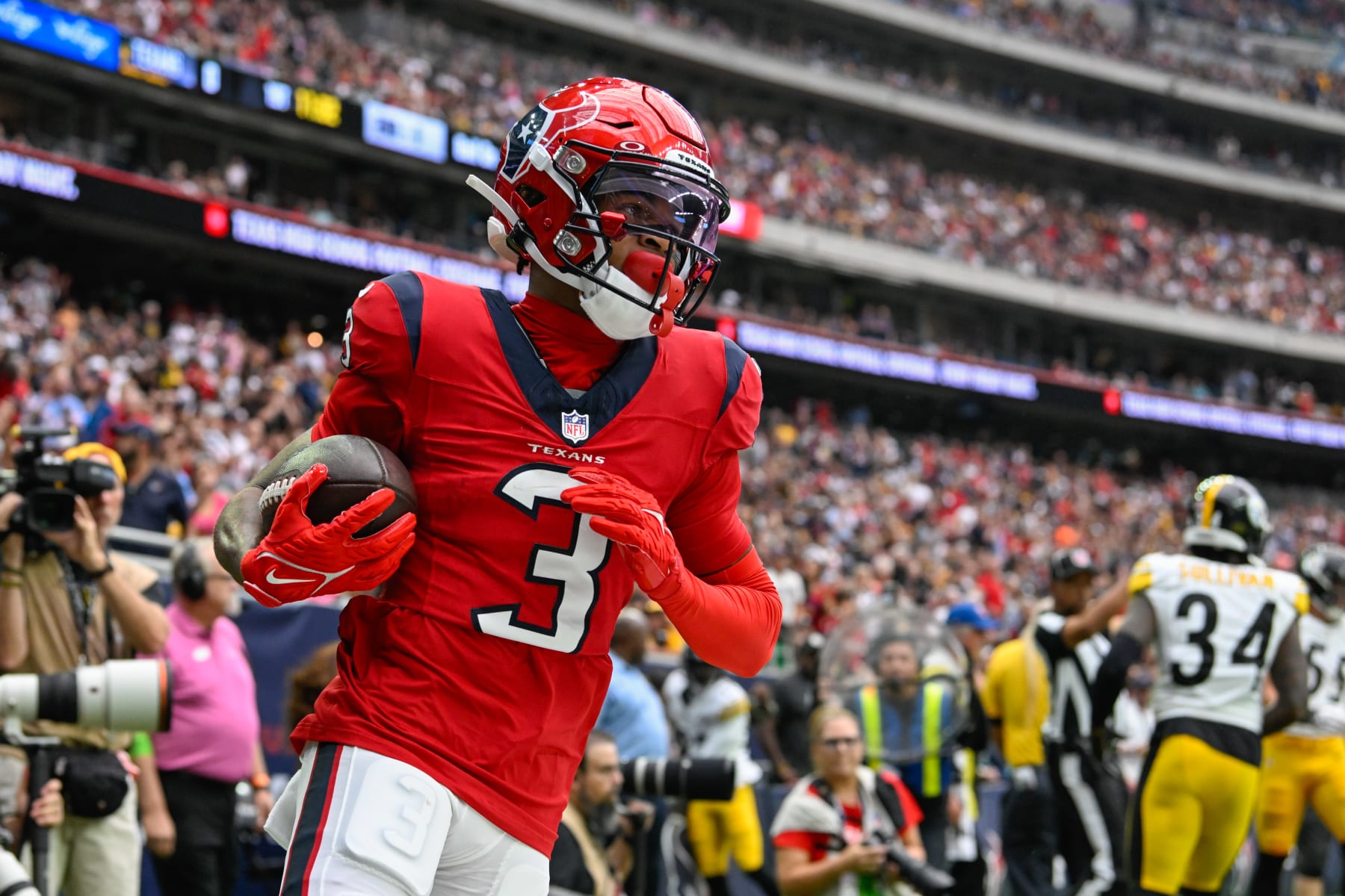 HOUSTON, TX - OCTOBER 01: Houston Texans wide receiver Tank Dell (3) after being forced out of bounds inside the 10 yard line during the football game between the Pittsburgh Steelers and Houston Texans at NRG Stadium on October 1, 2023, in Houston, Texas. (Photo by Ken Murray/Icon Sportswire via Getty Images)