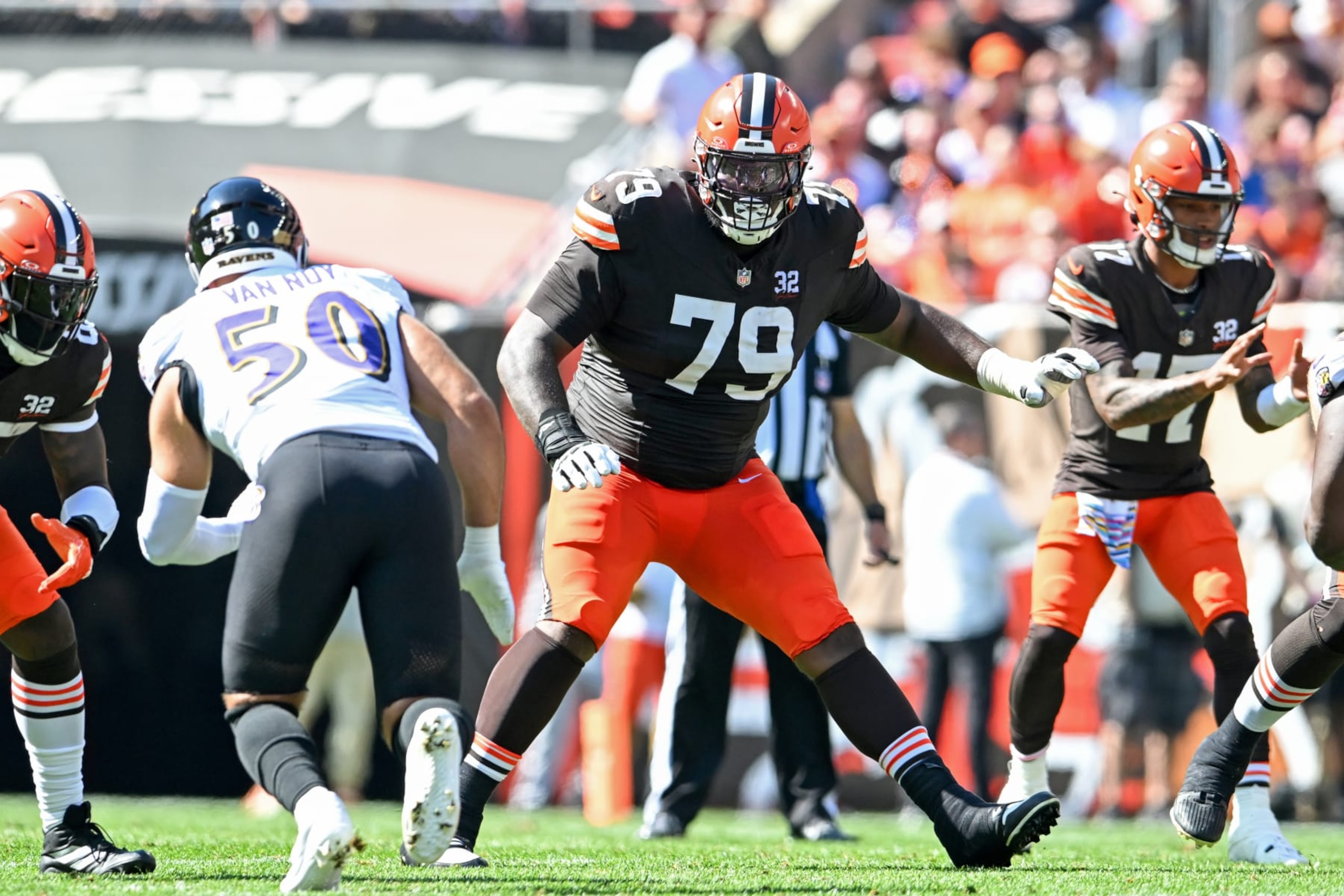 CLEVELAND, OHIO - OCTOBER 01: Dawand Jones #79 of the Cleveland Browns in action during the first half against the Baltimore Ravens at Cleveland Browns Stadium on October 01, 2023 in Cleveland, Ohio. (Photo by Nick Cammett/Diamond Images via Getty Images) CLEVELAND, OHIO - OCTOBER 01: Dawand Jones #79 of the Cleveland Browns in action during the first half against the Baltimore Ravens at Cleveland Browns Stadium on October 01, 2023 in Cleveland, Ohio. (Photo by Nick Cammett/Diamond Images via Getty Images)