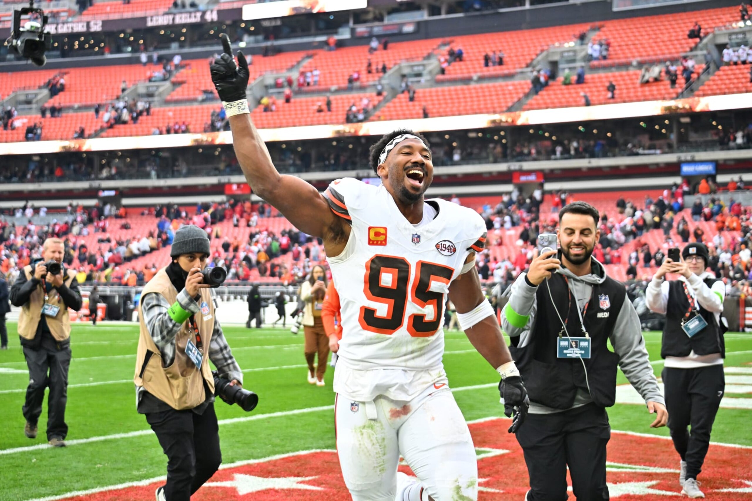 Browns edge Myles Garrett Browns edge Myles Garrett