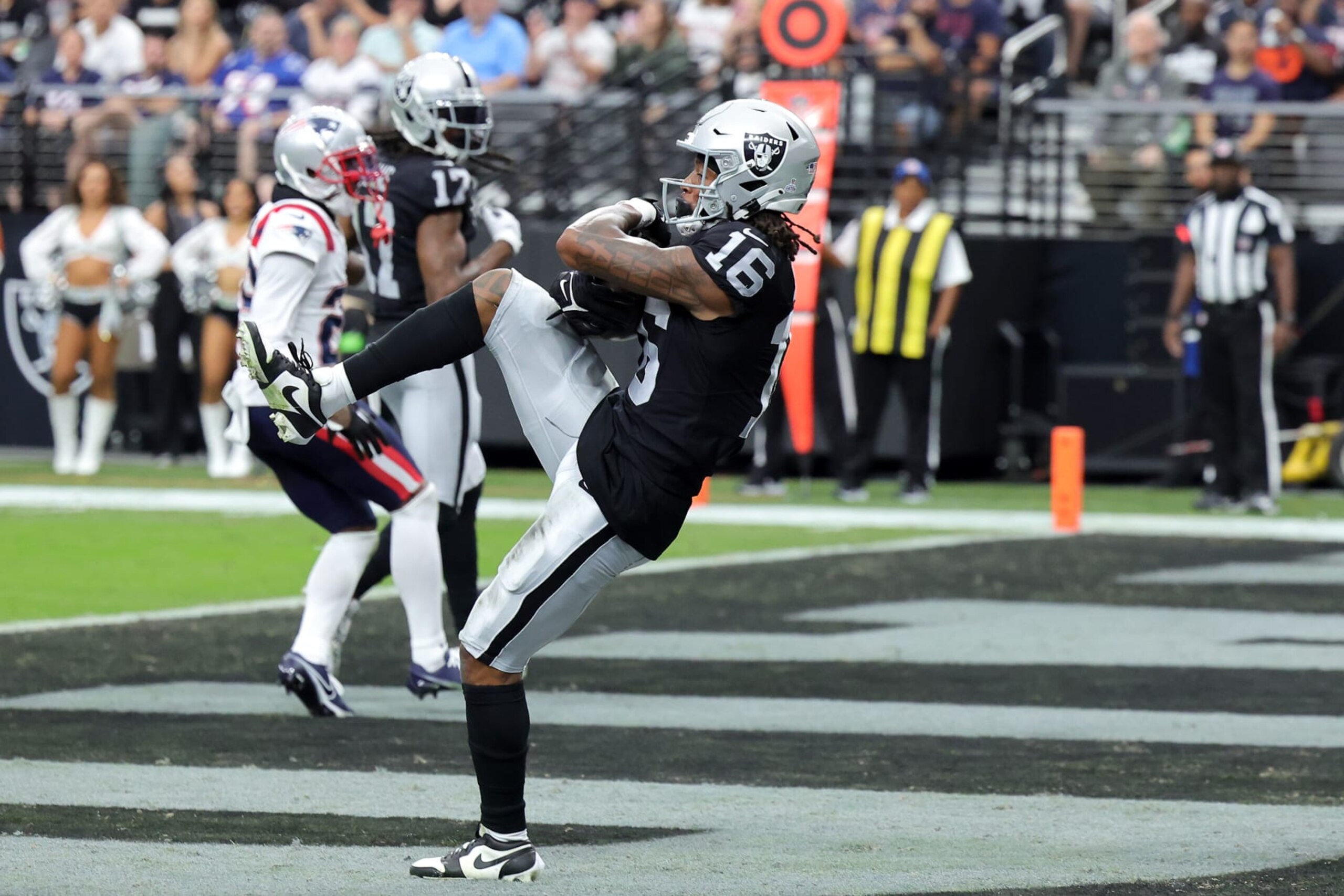 LAS VEGAS, NEVADA - OCTOBER 15: Jakobi Meyers #16 of the Las Vegas Raiders catches a touchdown during the second quarter against the New England Patriots at Allegiant Stadium on October 15, 2023 in Las Vegas, Nevada. (Photo by Ethan Miller/Getty Images)