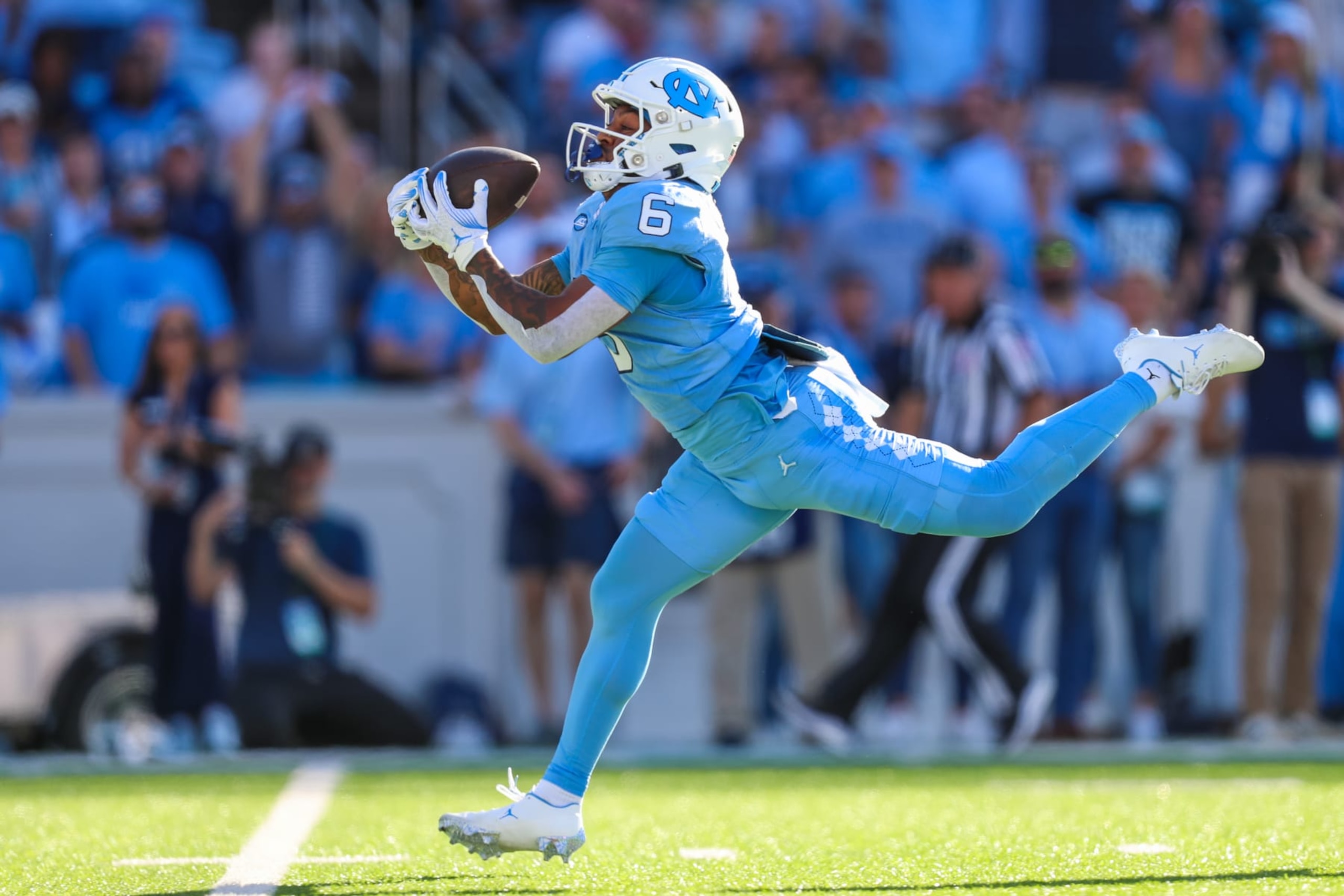 CHAPEL HILL, NC - OCTOBER 07: Nate McCollum #6 of the North Carolina Tar Heels catchers the ball during a football game against the Syracuse Orange at Kenan Memorial Stadium in Chapel Hill, North Carolina on Oct 7, 2023. (Photo by David Jensen/Icon Sportswire via Getty Images) CHAPEL HILL, NC - OCTOBER 07: Nate McCollum #6 of the North Carolina Tar Heels catchers the ball during a football game against the Syracuse Orange at Kenan Memorial Stadium in Chapel Hill, North Carolina on Oct 7, 2023. (Photo by David Jensen/Icon Sportswire via Getty Images)