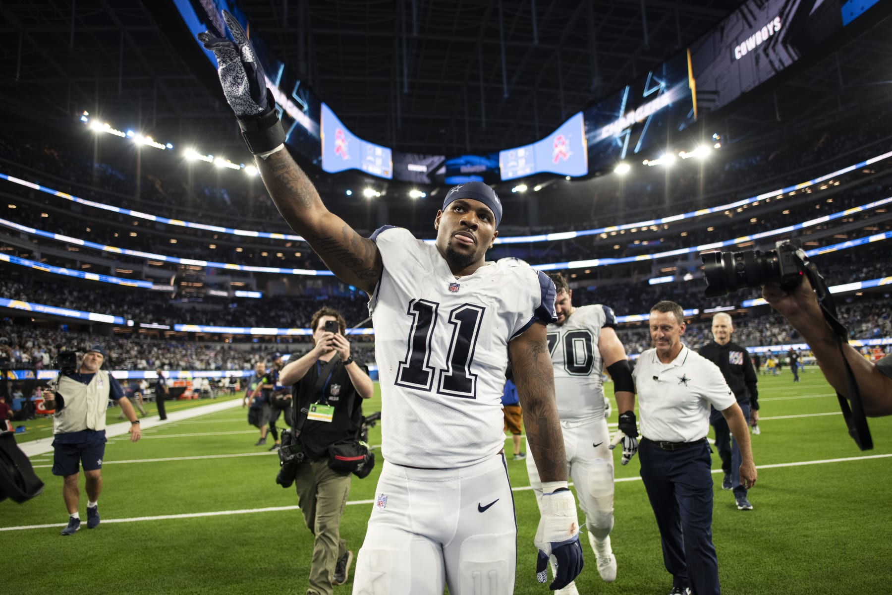 Dallas Cowboys linebacker Micah Parsons (11) waves towards the stands after an NFL football game against the Los Angeles Chargers, Monday, Oct. 16, 2023, in Inglewood, Calif. (AP Photo/Kyusung Gong)