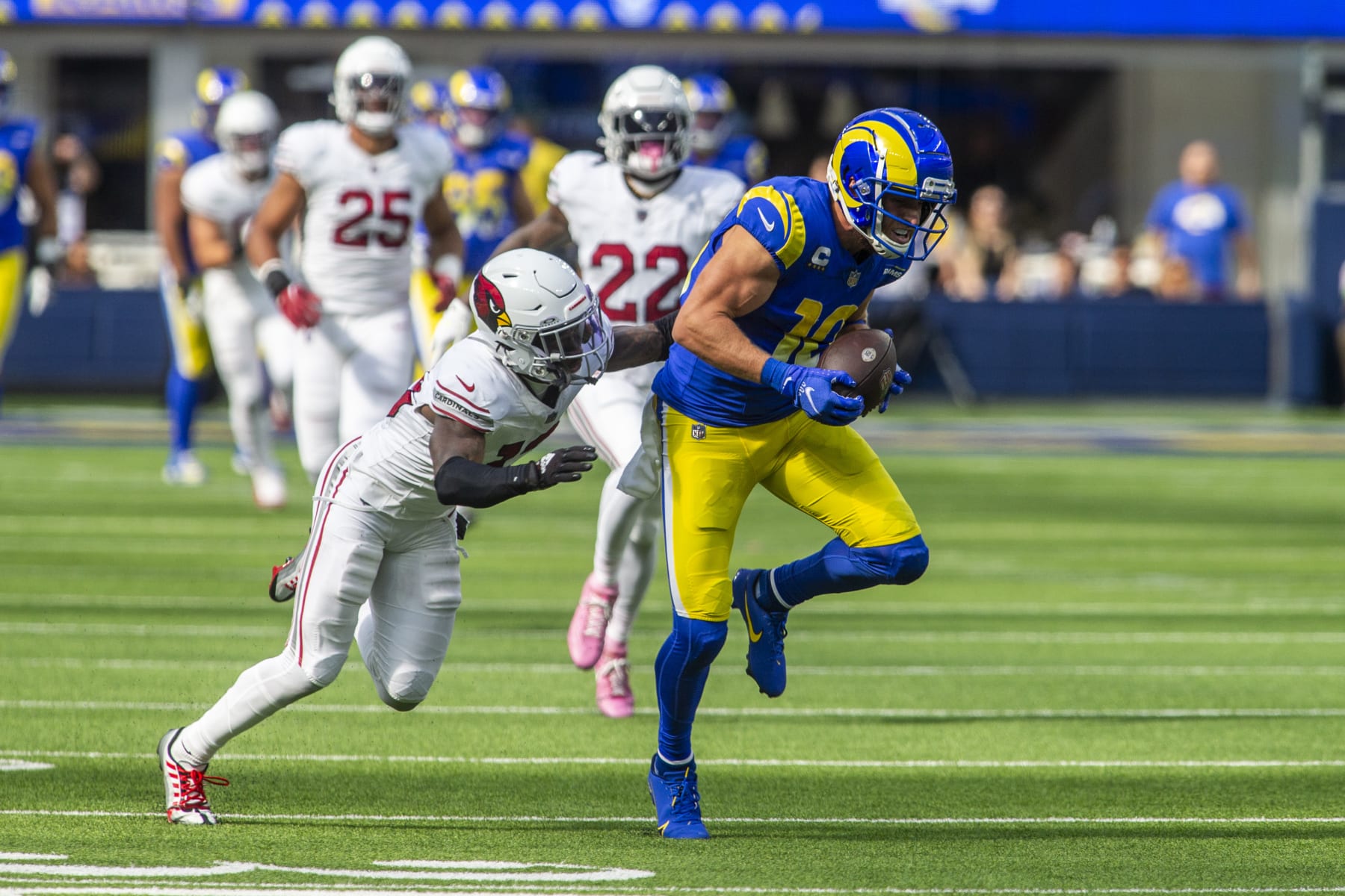 INGLEWOOD, CA - OCTOBER 15: Los Angeles Rams wide receiver Cooper Kupp (10) makes a catch, defended by Arizona Cardinals cornerback Kei'Trel Clark (13), in the first half of an NFL football game between the Arizona Cardinals and Los Angeles Rams at SoFi Stadium, October 15, 2023, in Inglewood, California. (Photo by Tony Ding/Icon Sportswire via Getty Images)