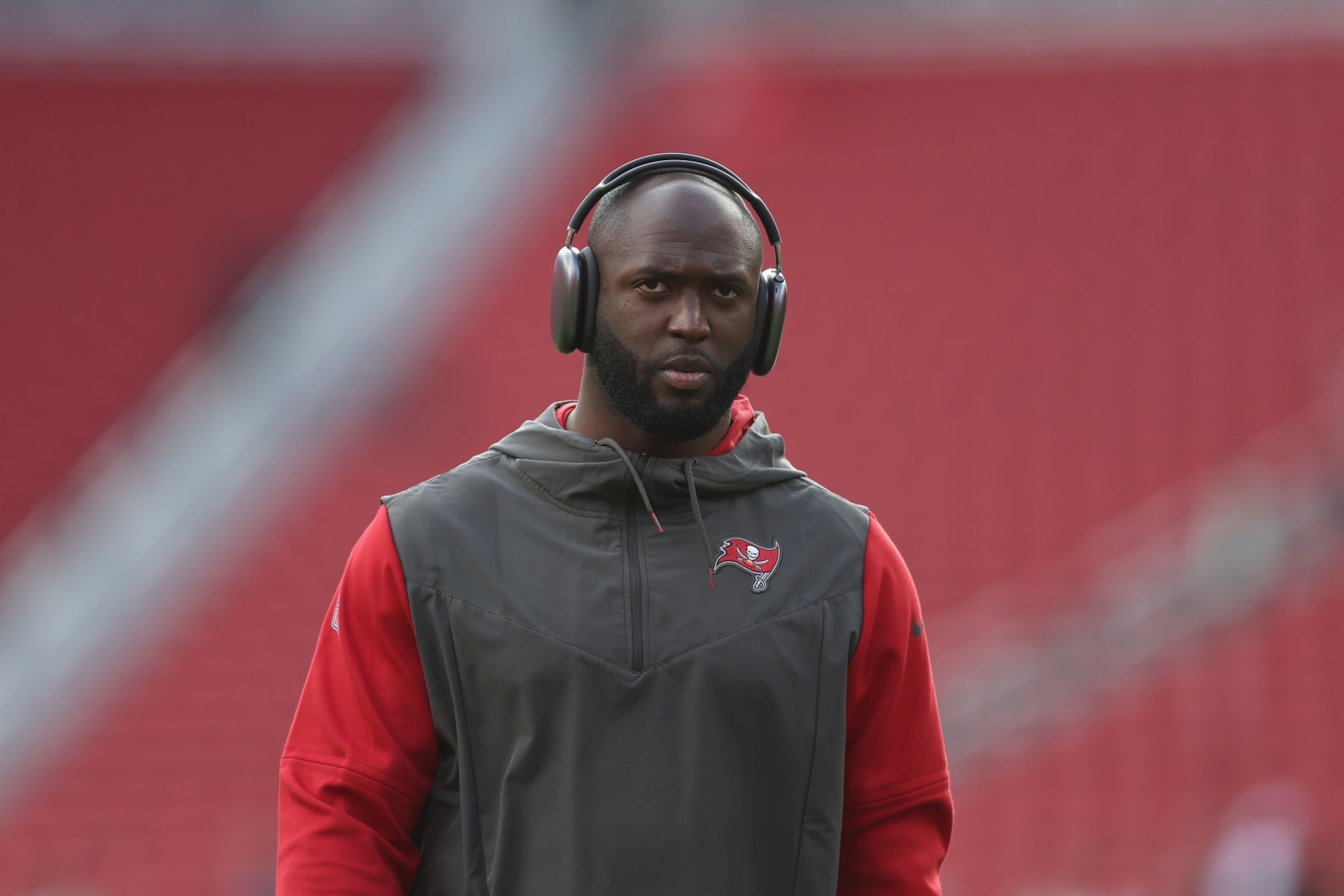 SANTA CLARA, CALIFORNIA - DECEMBER 11: Leonard Fournette #7 of the Tampa Bay Buccaneers looks on before the game against the San Francisco 49ers at Levi's Stadium on December 11, 2022 in Santa Clara, California. (Photo by Lachlan Cunningham/Getty Images)