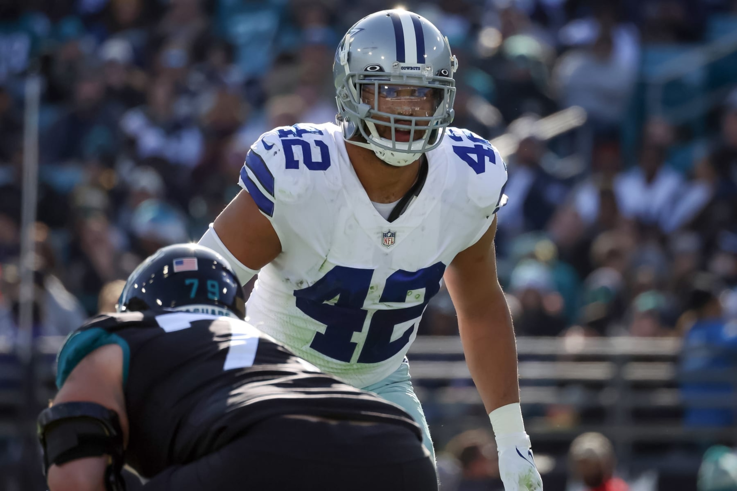 JACKSONVILLE, FLORIDA - DECEMBER 18: Anthony Barr #42 of the Dallas Cowboys lines up against the Jacksonville Jaguars during the game at TIAA BANK Stadium on December 18, 2022 in Jacksonville, Florida. (Photo by Mike Carlson/Getty Images)