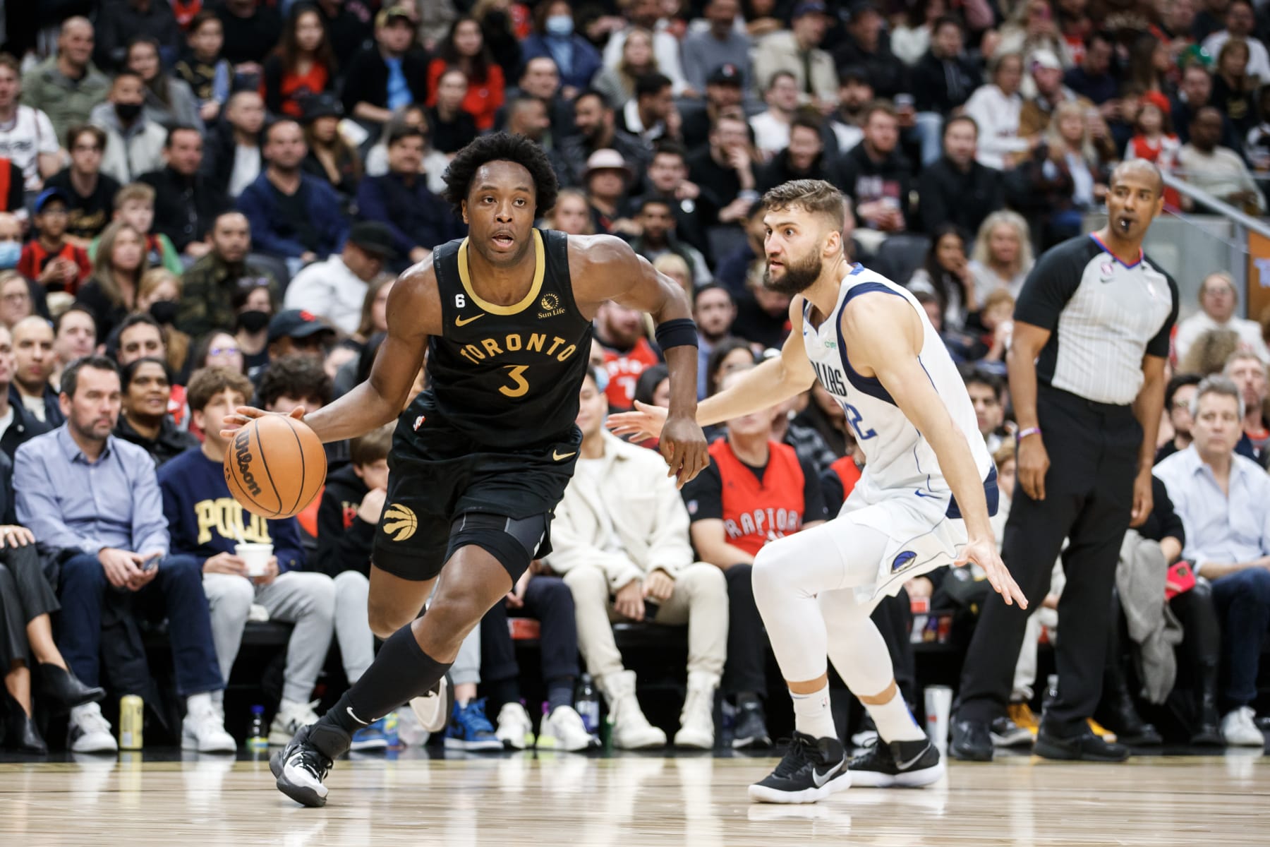 TORONTO, ON - NOVEMBER 26: O.G. Anunoby #3 of the Toronto Raptors dribbles against Maxi Kleber #42 of the Dallas Mavericks during second half of their NBA game at Scotiabank Arena on November 26, 2022 in Toronto, Canada. NOTE TO USER: User expressly acknowledges and agrees that, by downloading and or using this photograph, User is consenting to the terms and conditions of the Getty Images License Agreement. (Photo by Cole Burston/Getty Images)