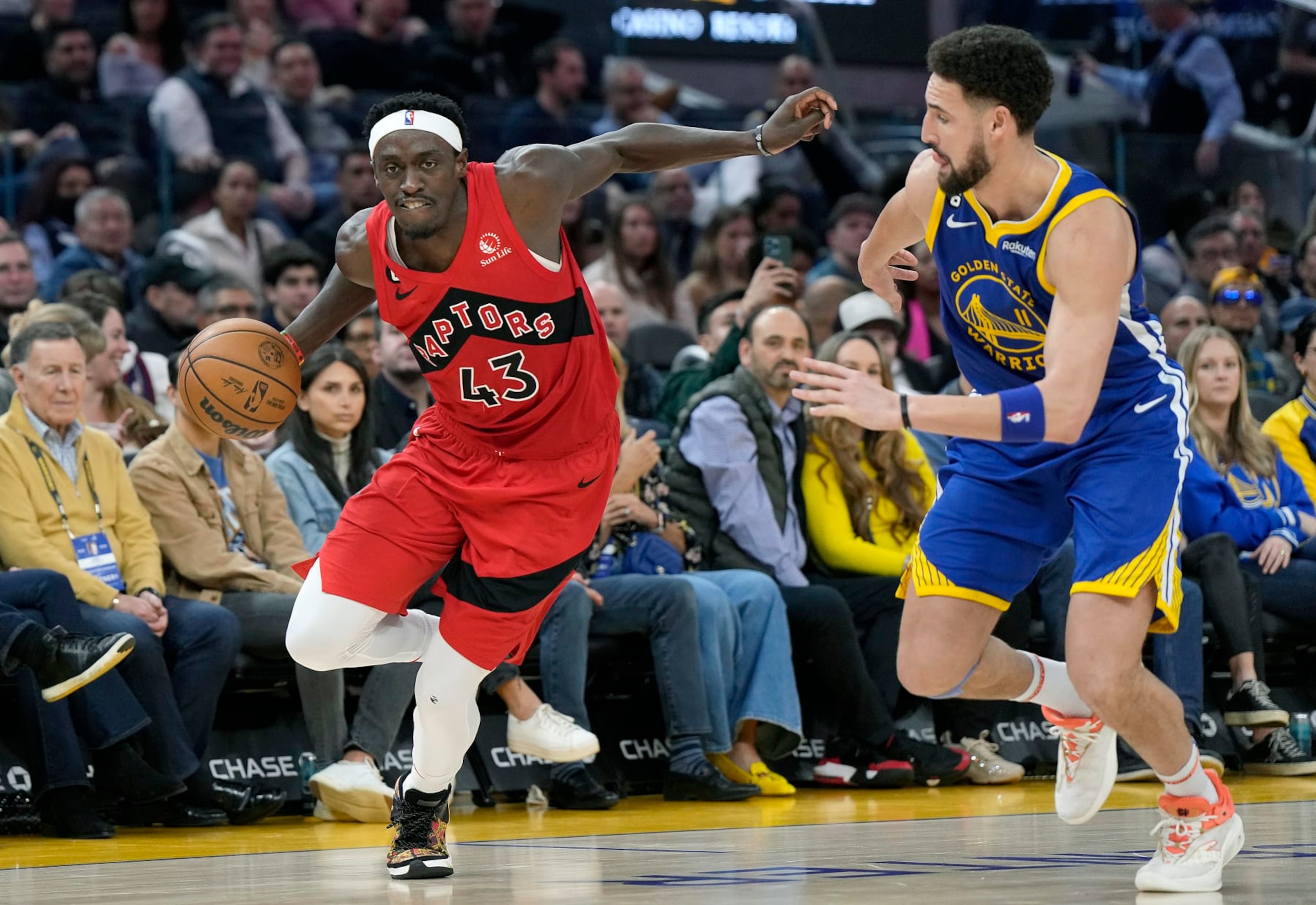 SAN FRANCISCO, CALIFORNIA - JANUARY 27: Pascal Siakam #43 of the Toronto Raptors dribbles past Klay Thompson #11 of the Golden State Warriors during the second quarter of an NBA basketball game at Chase Center on January 27, 2023 in San Francisco, California. NOTE TO USER: User expressly acknowledges and agrees that, by downloading and or using this photograph, User is consenting to the terms and conditions of the Getty Images License Agreement. (Photo by Thearon W. Henderson/Getty Images) SAN FRANCISCO, CALIFORNIA - JANUARY 27: Pascal Siakam #43 of the Toronto Raptors dribbles past Klay Thompson #11 of the Golden State Warriors during the second quarter of an NBA basketball game at Chase Center on January 27, 2023 in San Francisco, California. NOTE TO USER: User expressly acknowledges and agrees that, by downloading and or using this photograph, User is consenting to the terms and conditions of the Getty Images License Agreement. (Photo by Thearon W. Henderson/Getty Images)