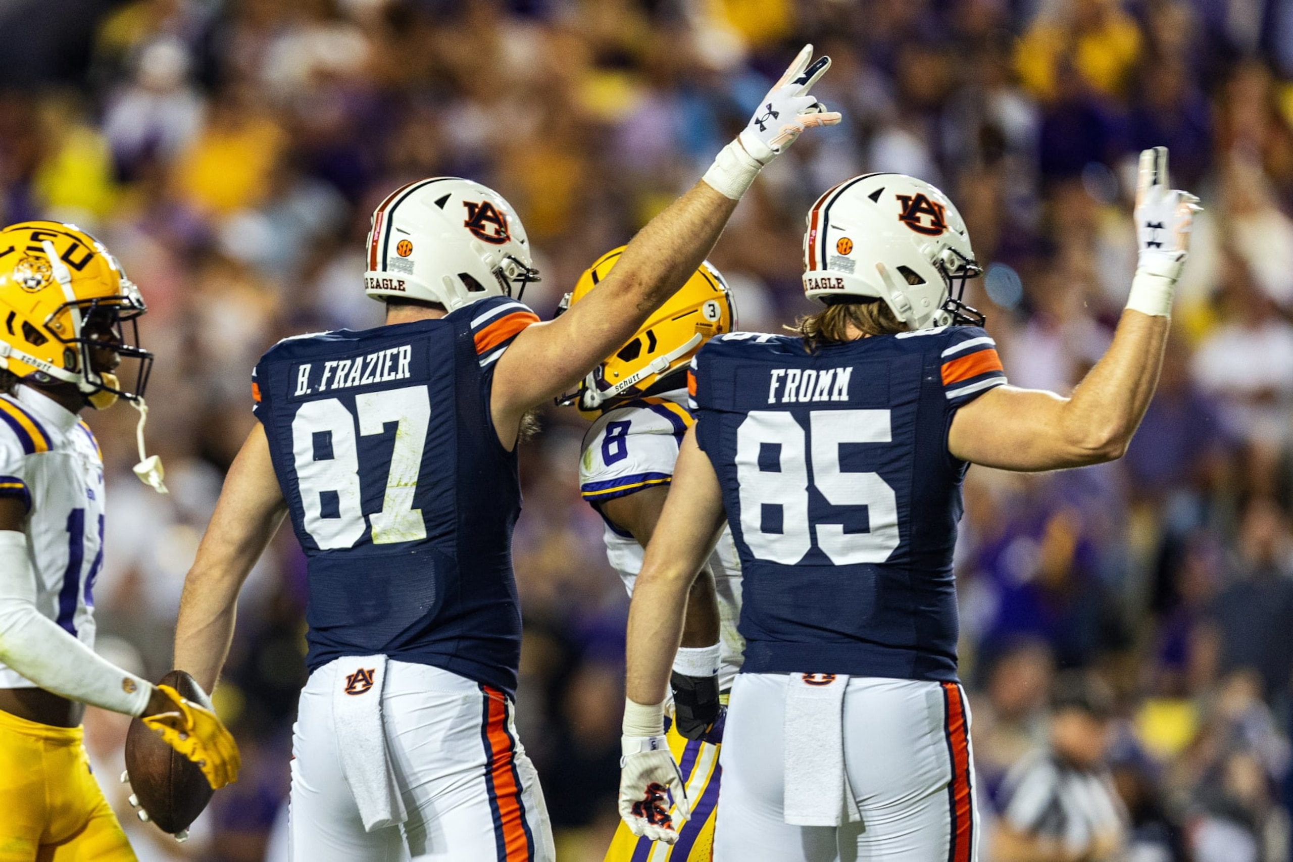 BATON ROUGE, LA - OCTOBER 14: Auburn Tigers tight end Brandon Frazier (87) signals for a first down during a game between the LSU Tigers and the Auburn Tigers on October 14, 2023, at Tiger Stadium in Baton Rouge, Louisiana. (Photo by John Korduner/Icon Sportswire via Getty Images)