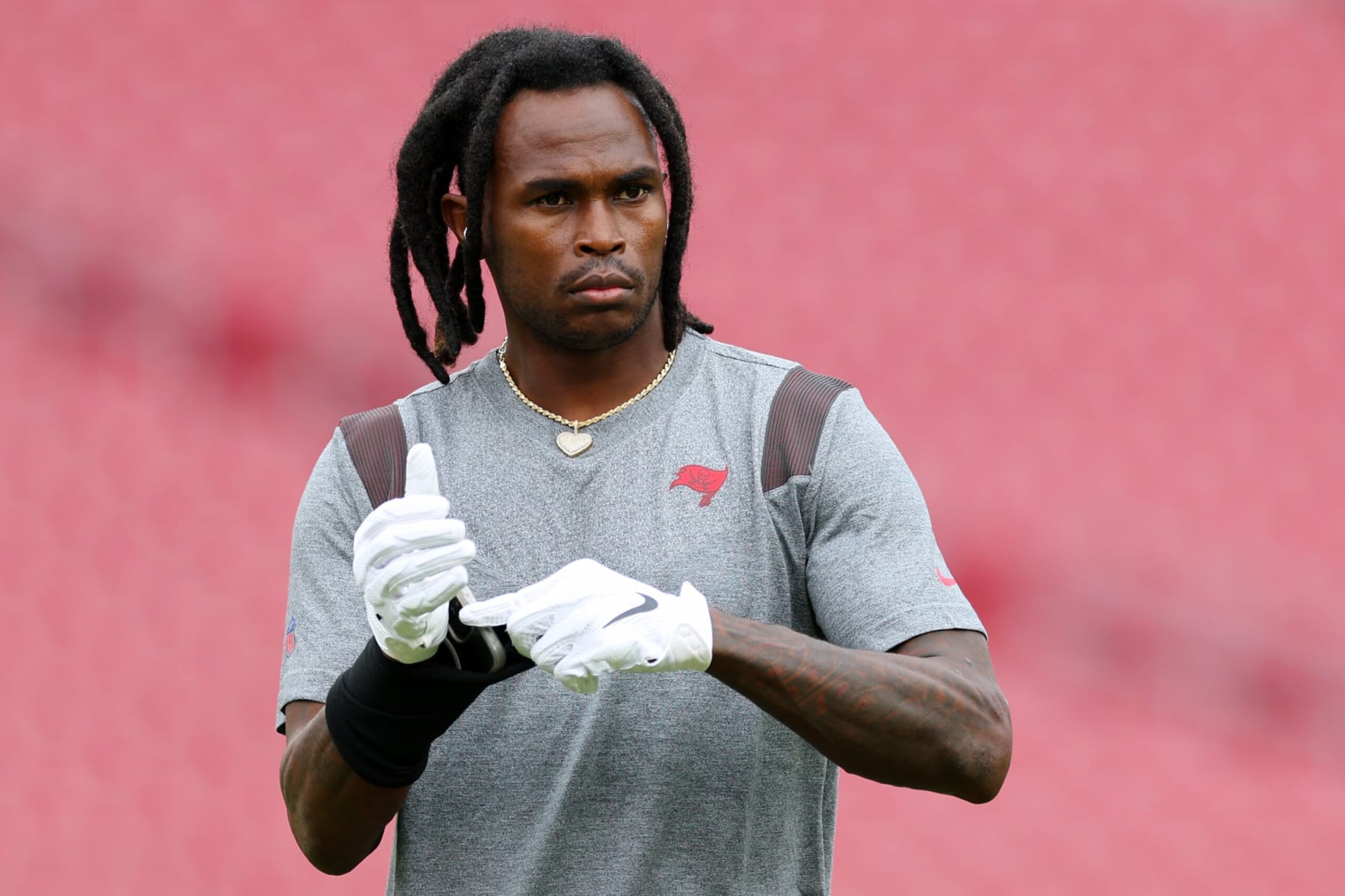 TAMPA, FLORIDA - JANUARY 01: Julio Jones #6 of the Tampa Bay Buccaneers warms up before playing against the Carolina Panthers at Raymond James Stadium on January 01, 2023 in Tampa, Florida. (Photo by Julio Aguilar/Getty Images)